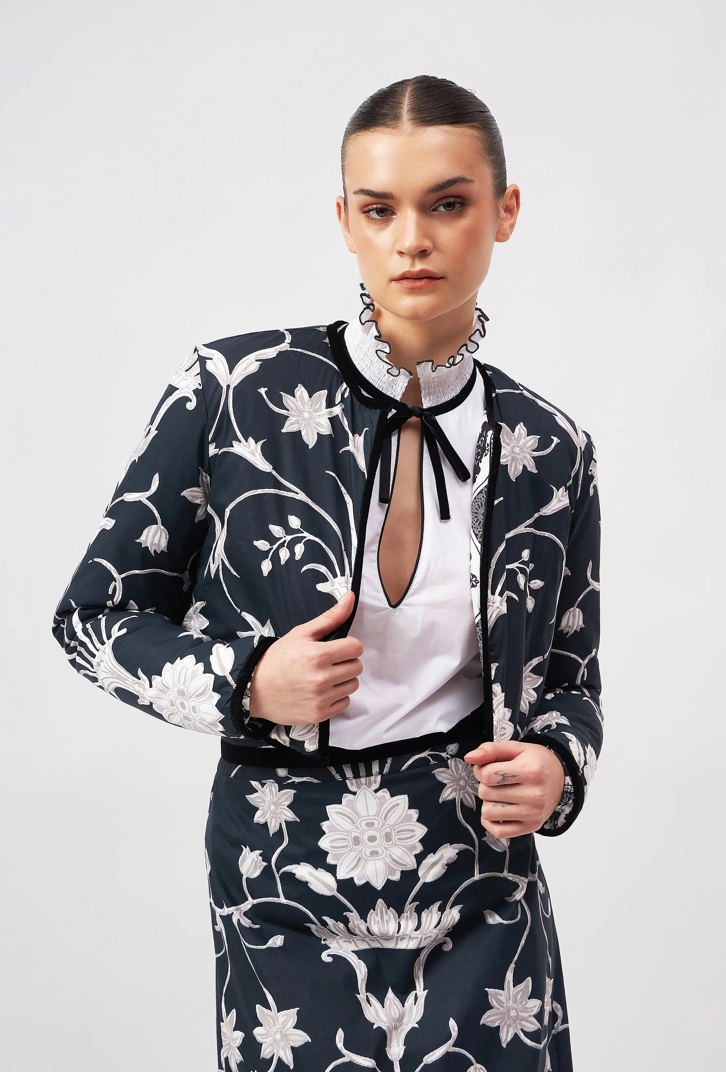 1499 Joan Reversible Jacket sold by Modatrova product image thumbnail 5