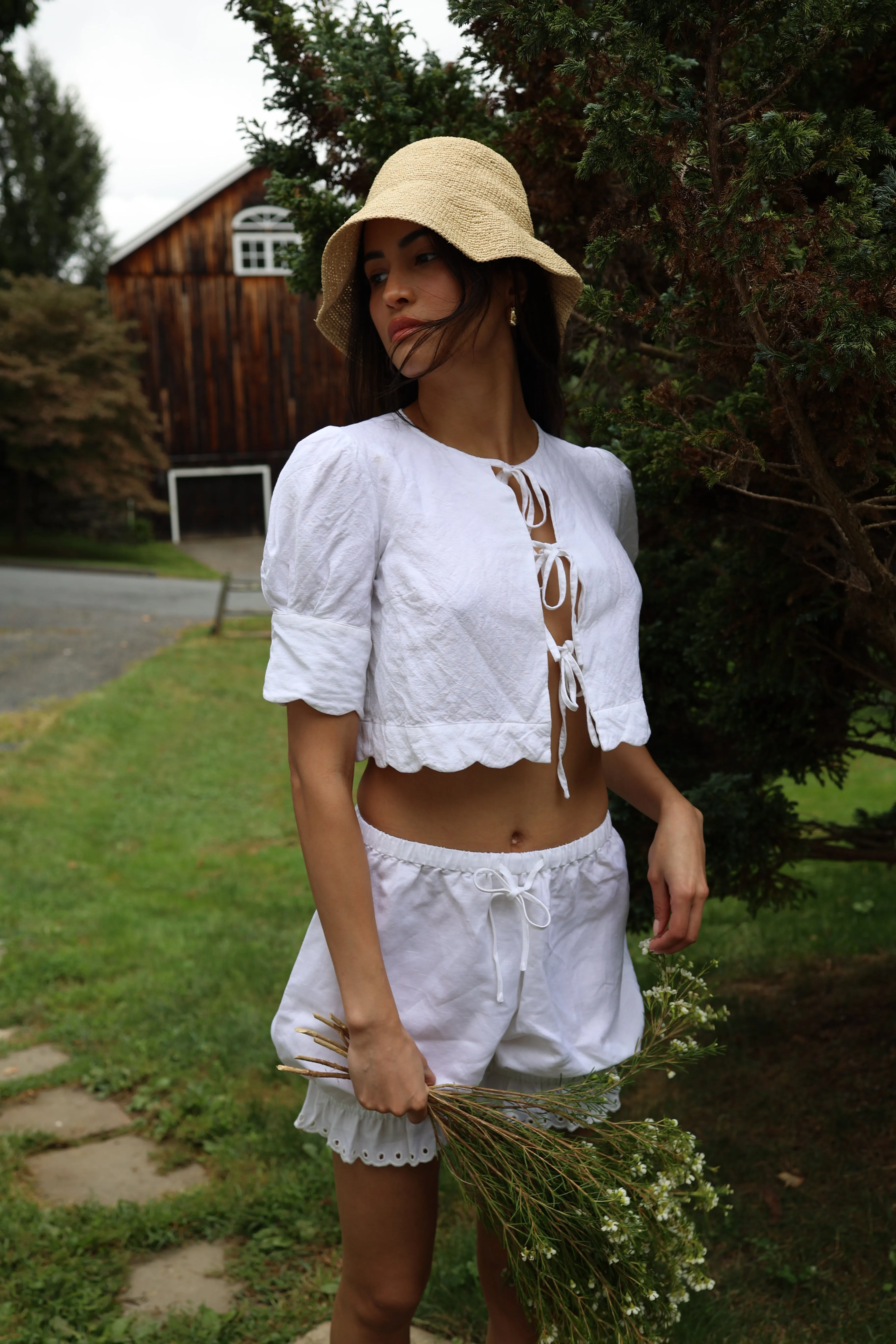 Scalloped Top White sold by Modatrova