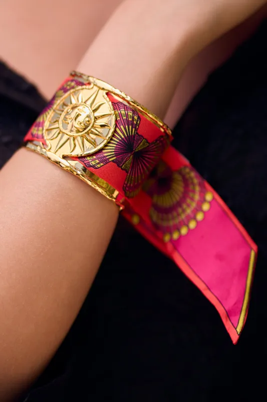 Bracelet with Lady Windermere's Fan Ribbon sold by Modatrova