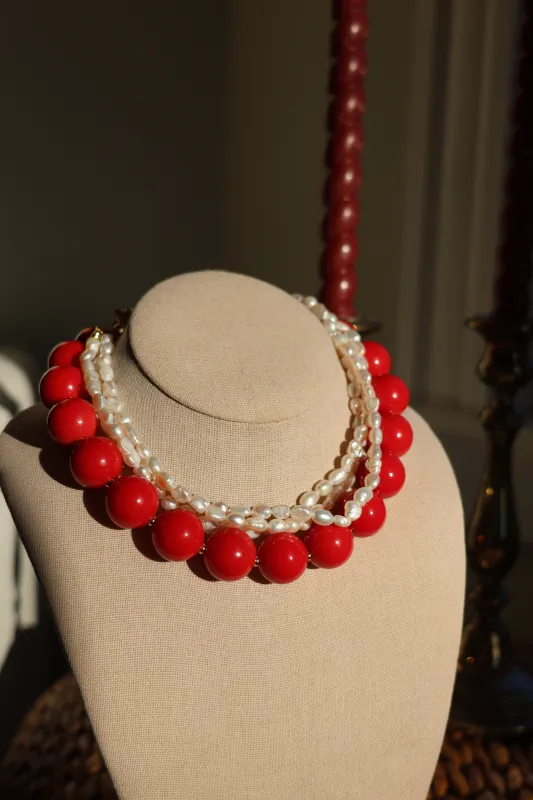 Holiday Necklace sold by Modatrova