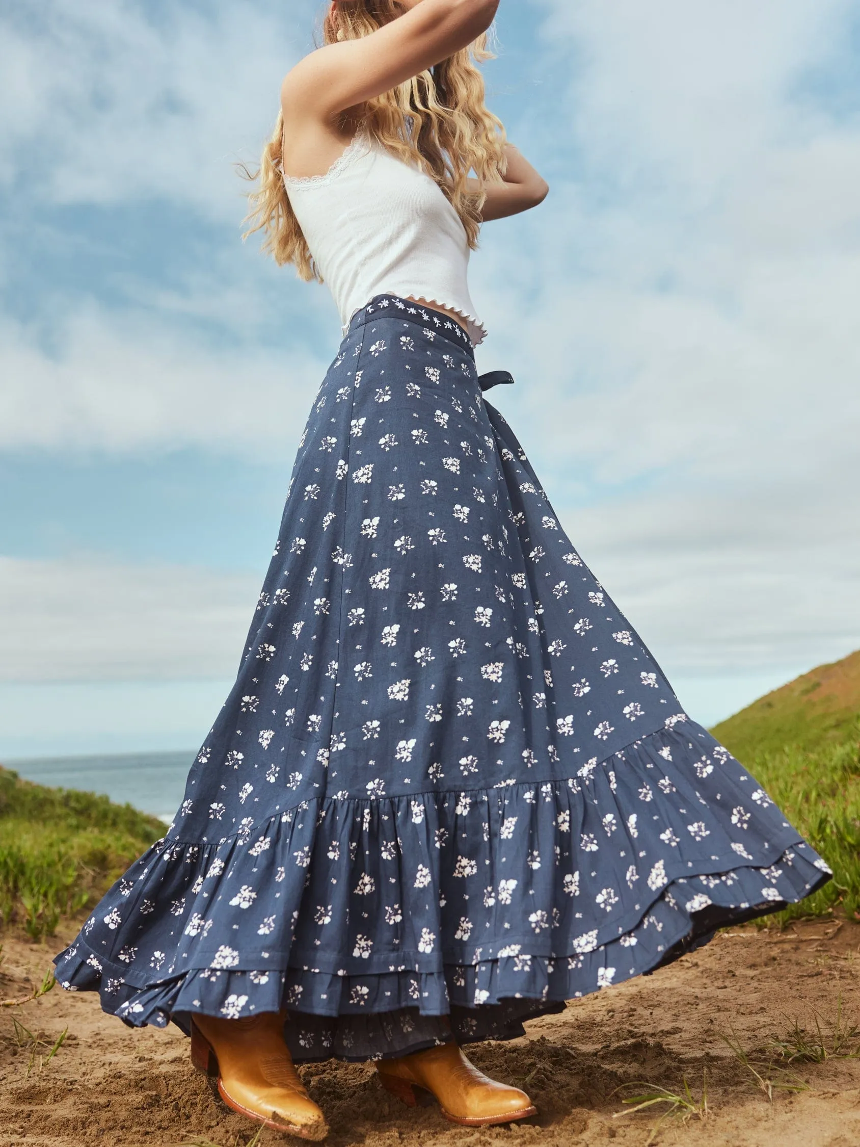 Charlotte Skirt sold by Modatrova product image thumbnail 2