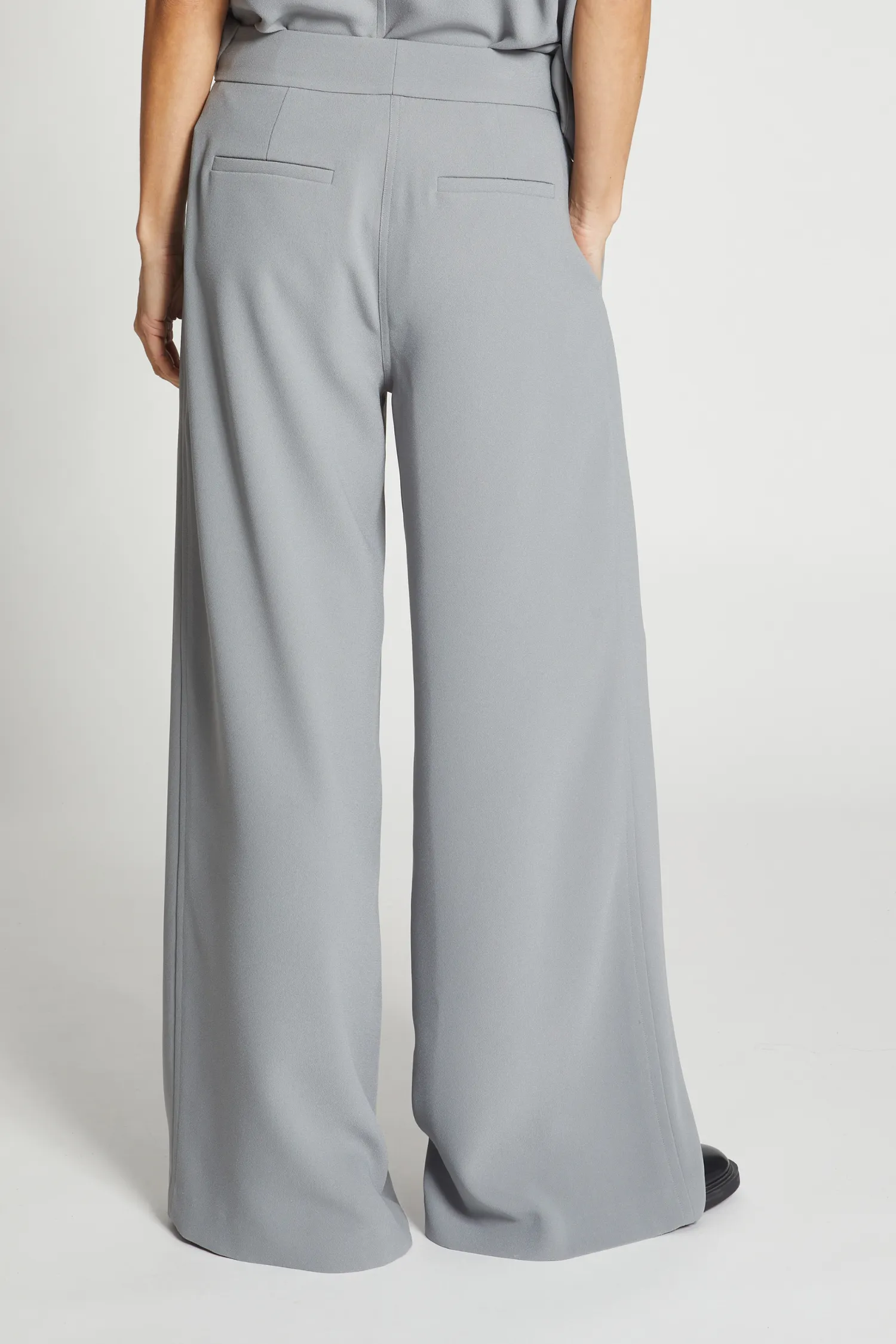 Neve Crepe Pant sold by Saint Art product image thumbnail 4