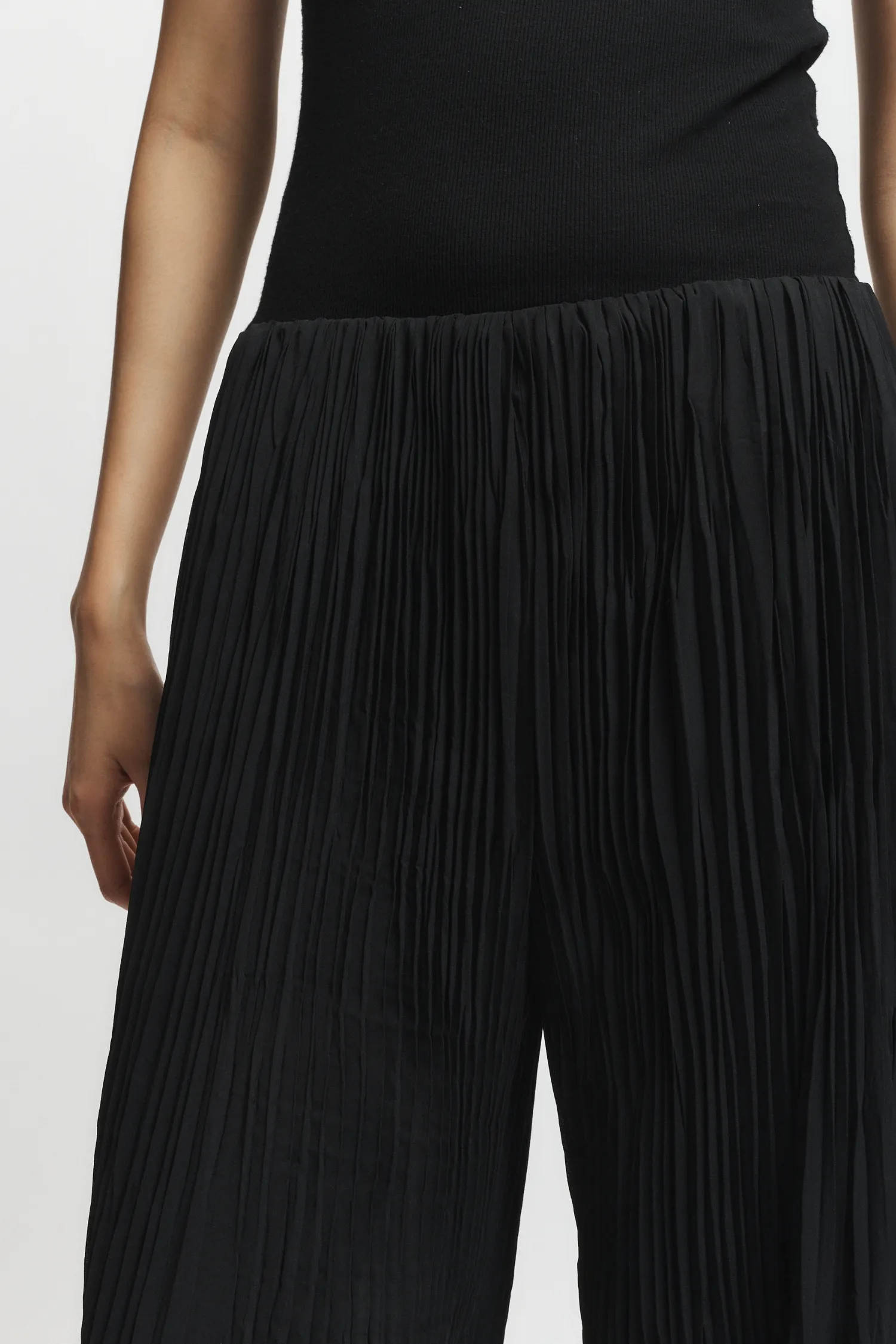 Hendrix Pleated Pant, Black sold by Saint Art product image thumbnail 3