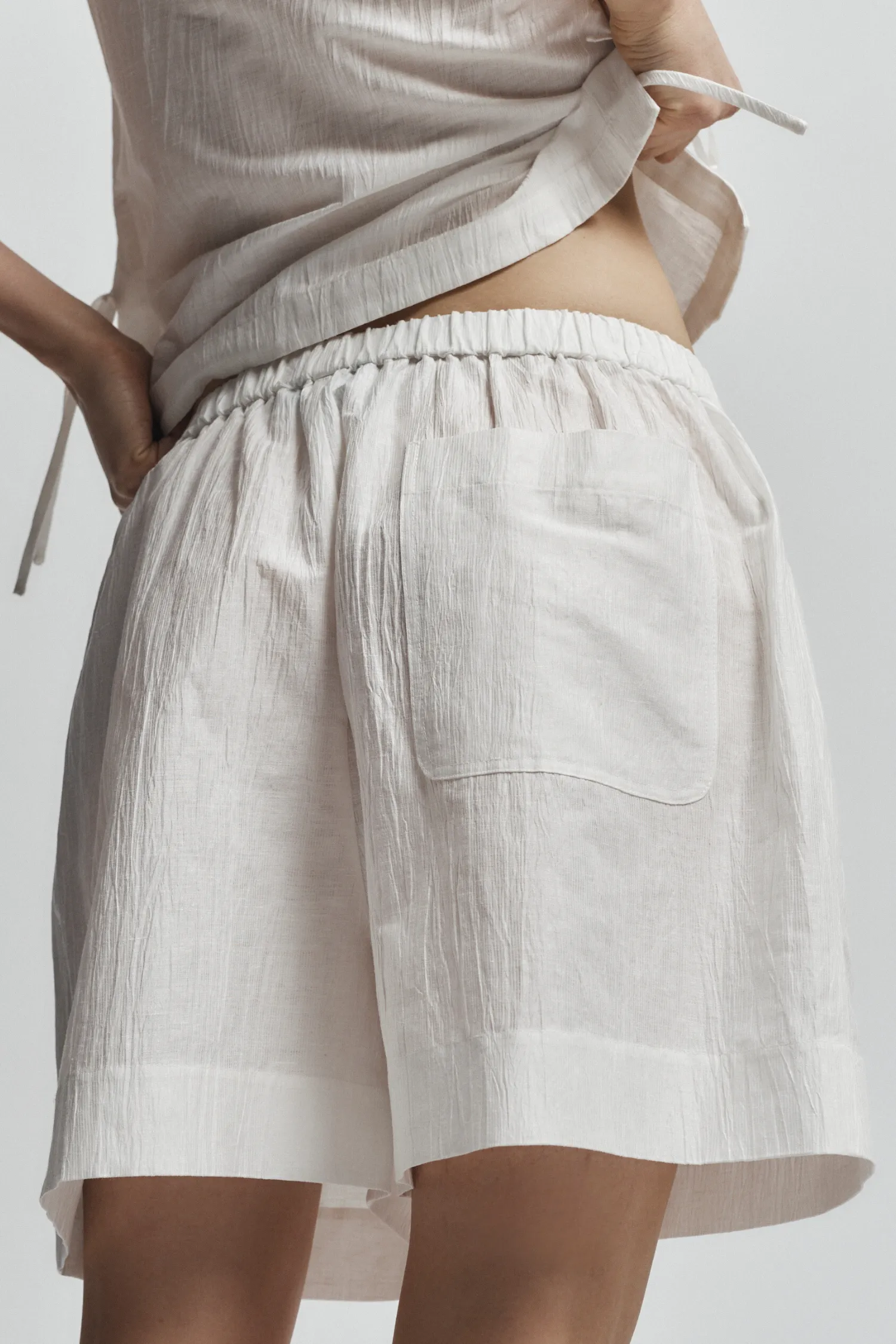 Oscar Linen Crinkle Short, White sold by Saint Art product image thumbnail 4