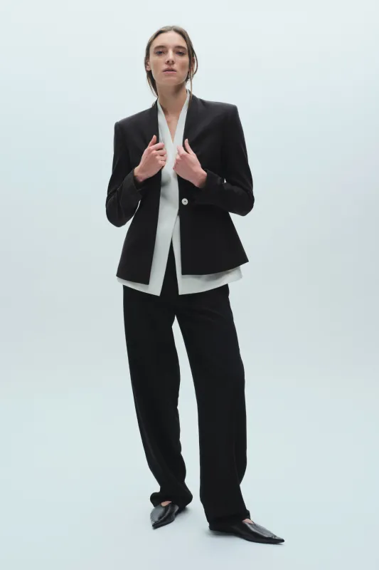 Aria Tailored Blazer, Black made by Saint Art