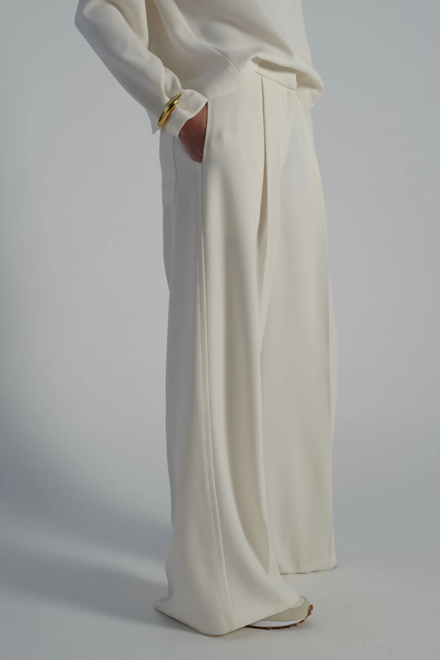 Neve Crepe Pant sold by Saint Art product image thumbnail 2