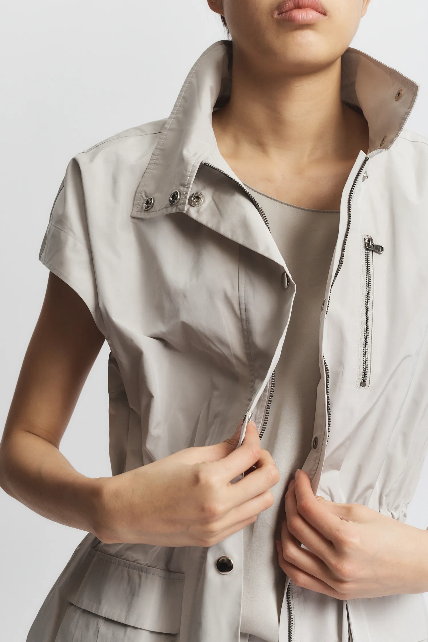 Yara Utility Vest sold by Saint Art product image thumbnail 4