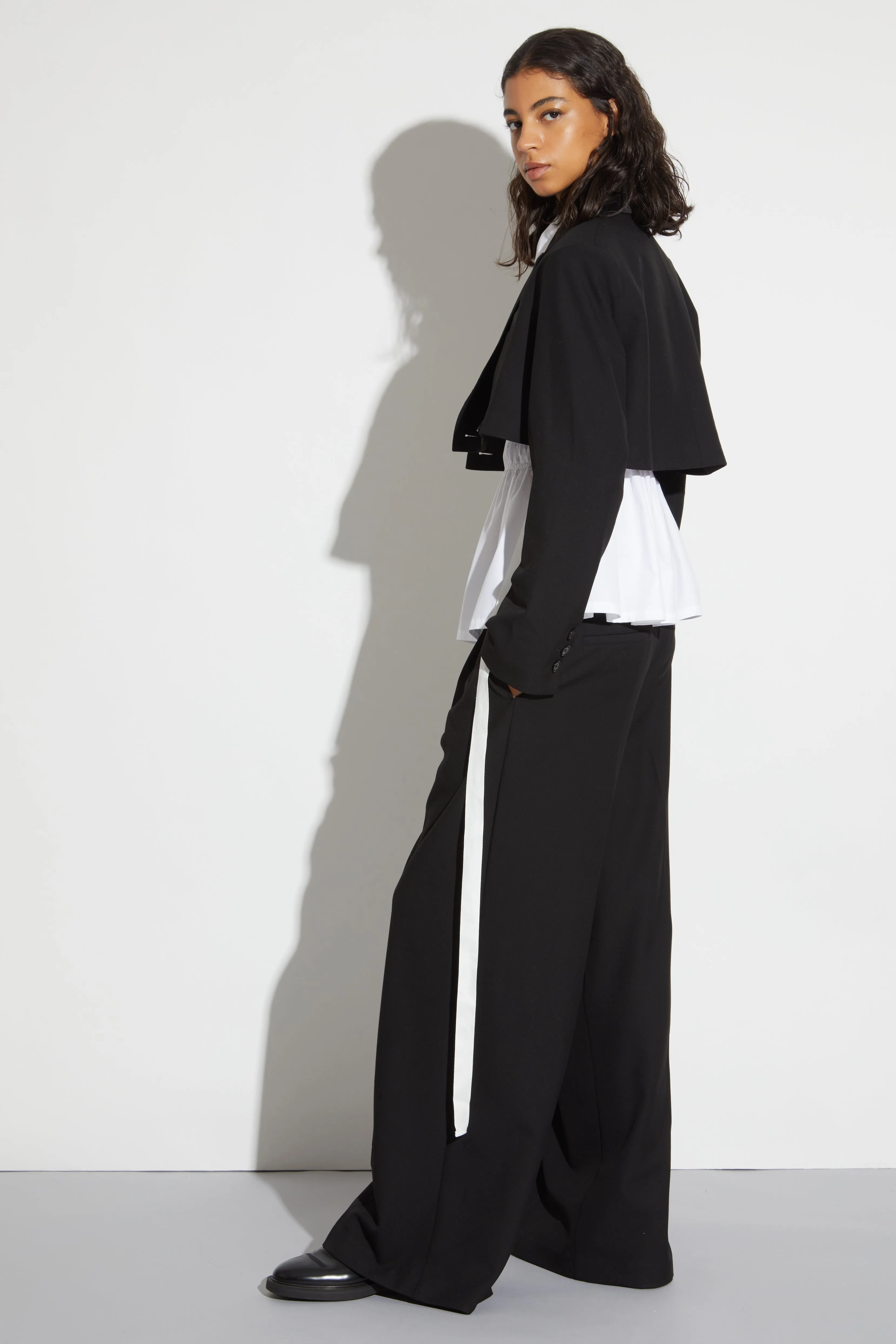 Bryn Cropped Blazer, Black sold by Saint Art product image thumbnail 5