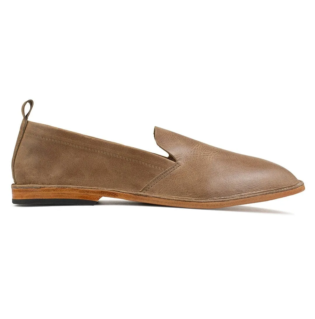 The Viento in Desert ~ Standard/Narrow sold by Adelante Shoe