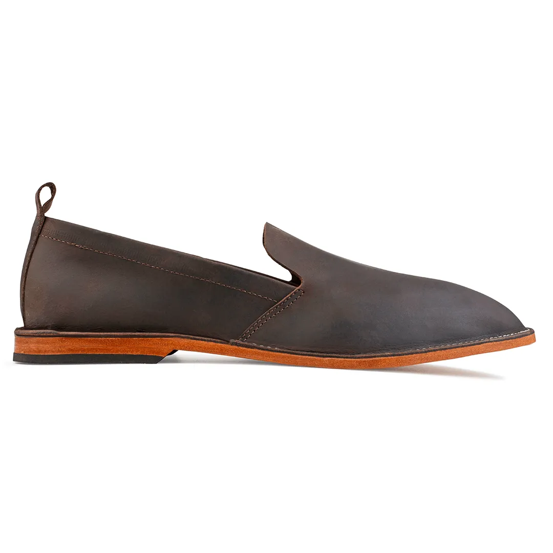 The Viento in Mahogany ~ Standard/Narrow sold by Adelante Shoe