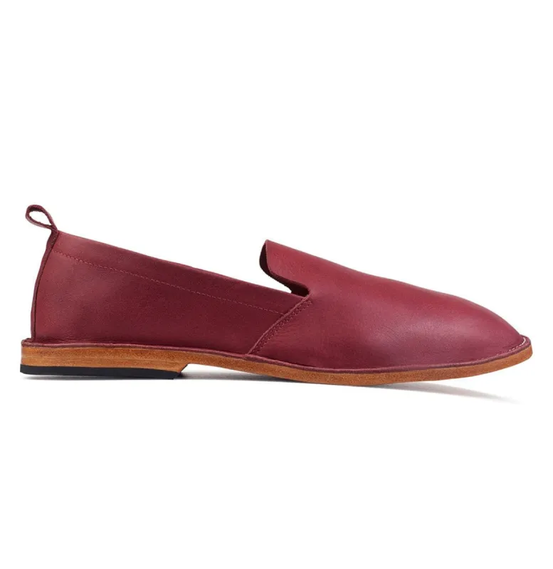 The Viento in Pomegranate ~ Standard/Narrow sold by Adelante Shoe
