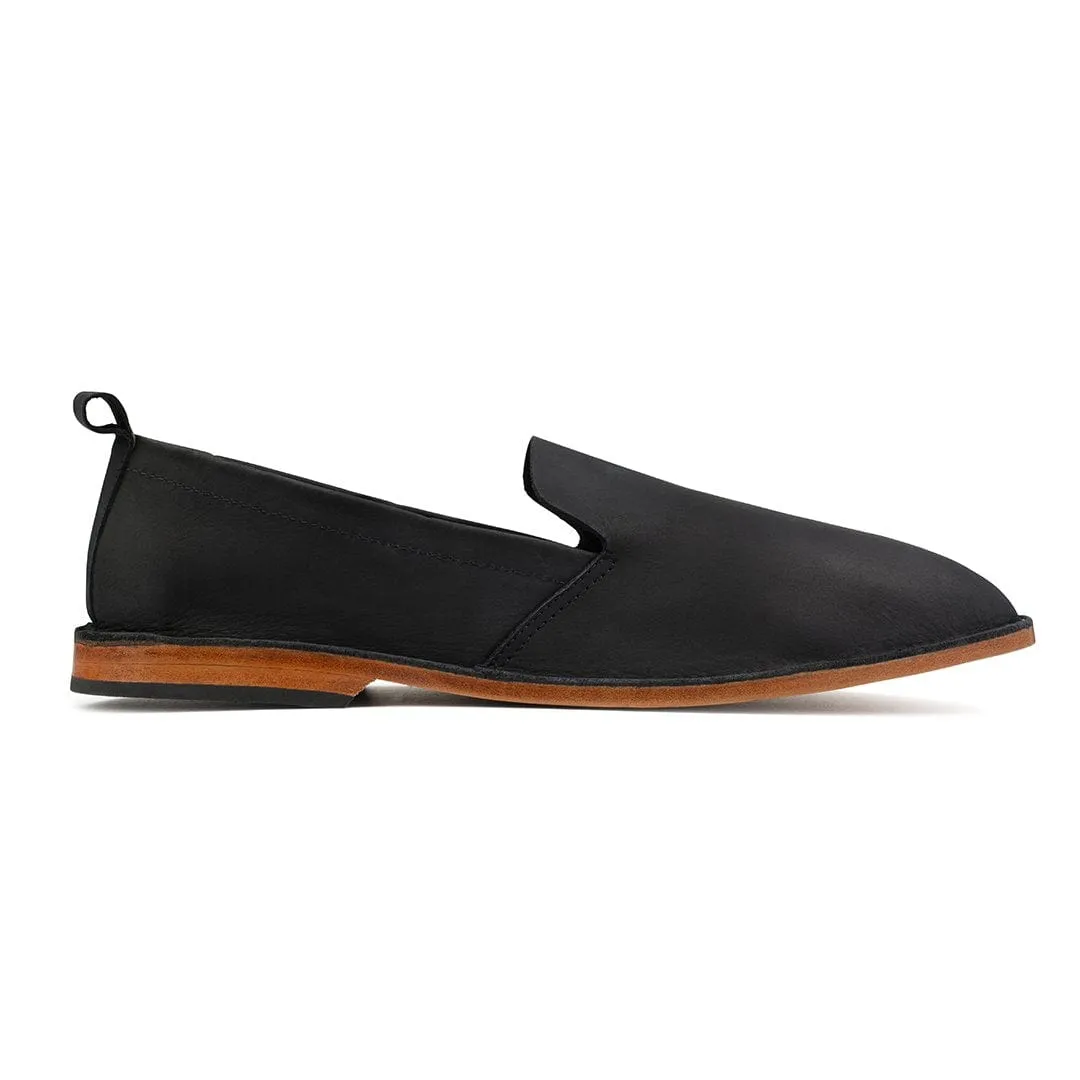 The Viento in Black ~ Wide sold by Adelante Shoe