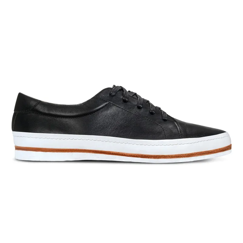 The Men's Brisa in Onyx ~ Wide sold by Adelante Shoe