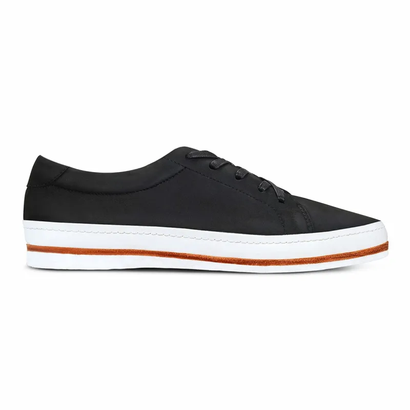 The Men's Brisa in Black ~ Standard/Narrow sold by Adelante Shoe