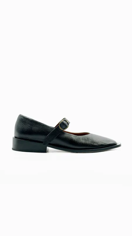 The Form Flat [Black] made by Either/Or