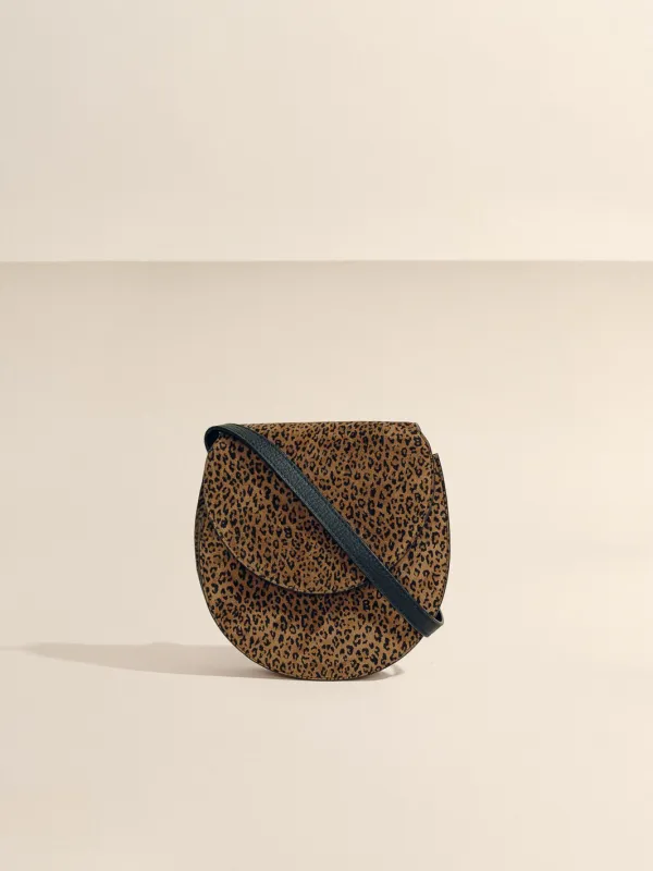 The Small Saddle in Suede made by Hunting Season
