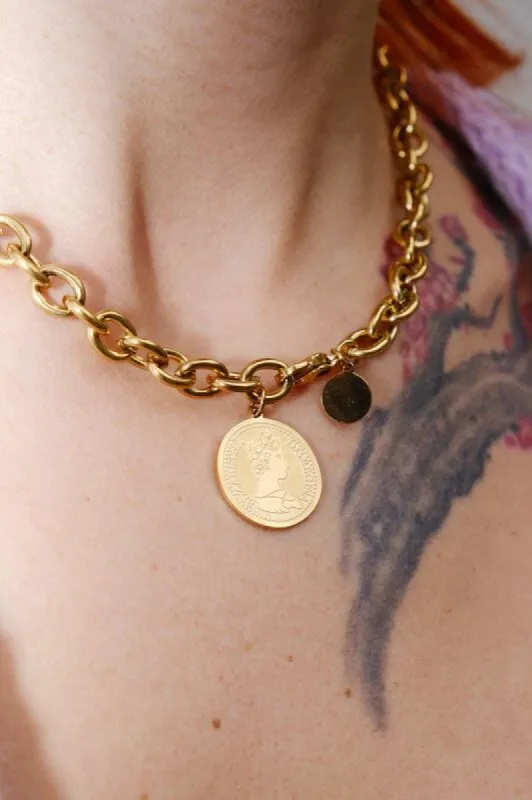 Elizabeth Pendant Necklace sold by Mulberry and Grand