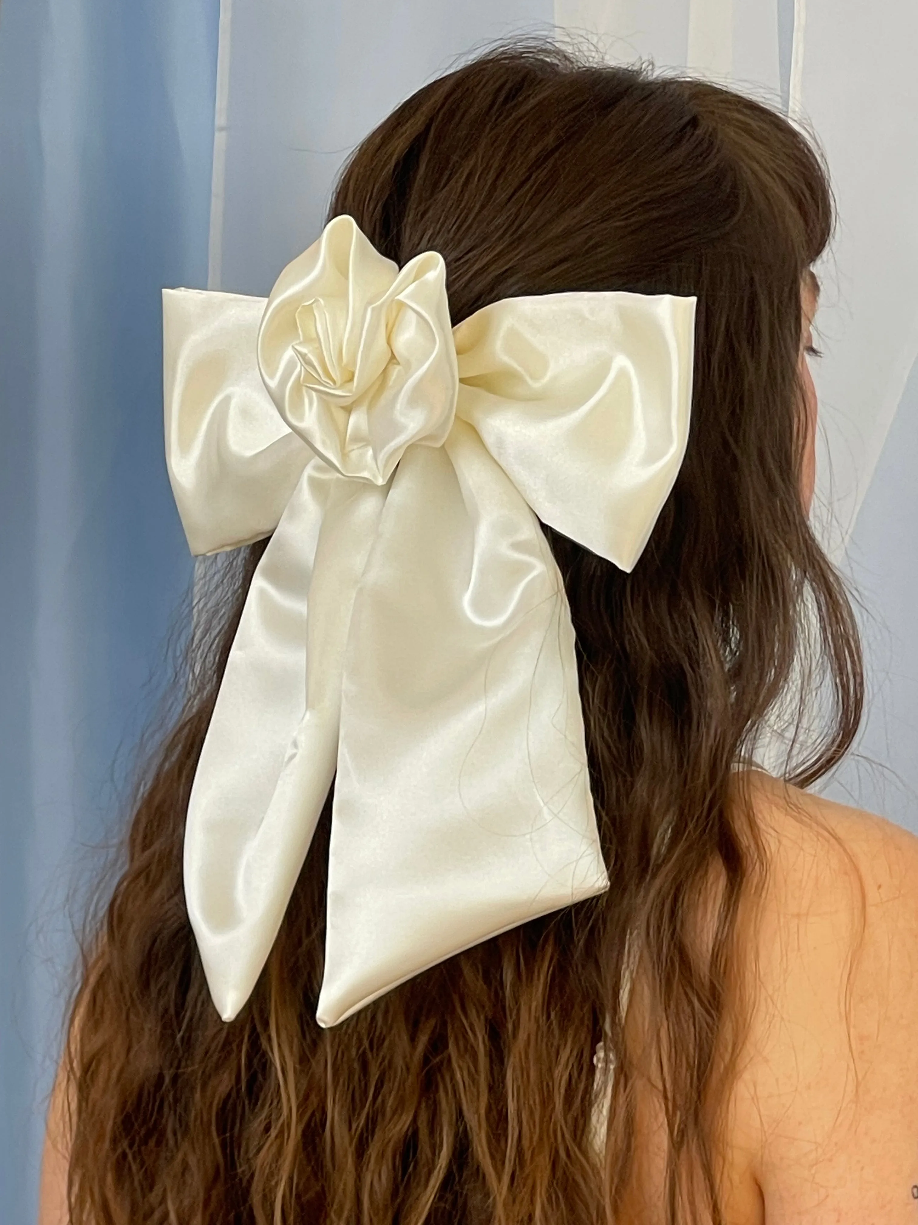 Rococo Bow French Clip sold by Room Shop product image thumbnail 2