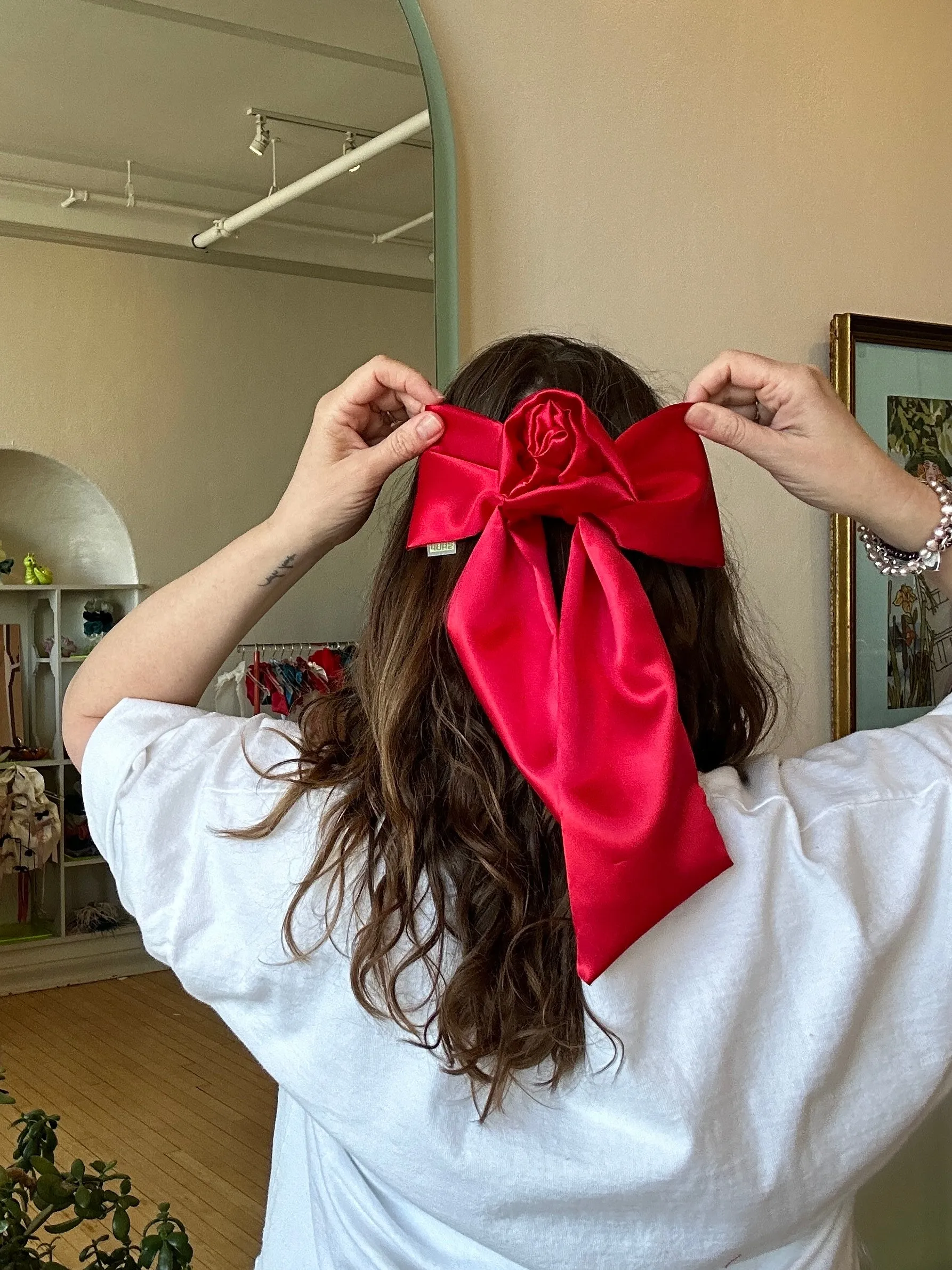 Rococo Bow French Clip sold by Room Shop product image thumbnail 3