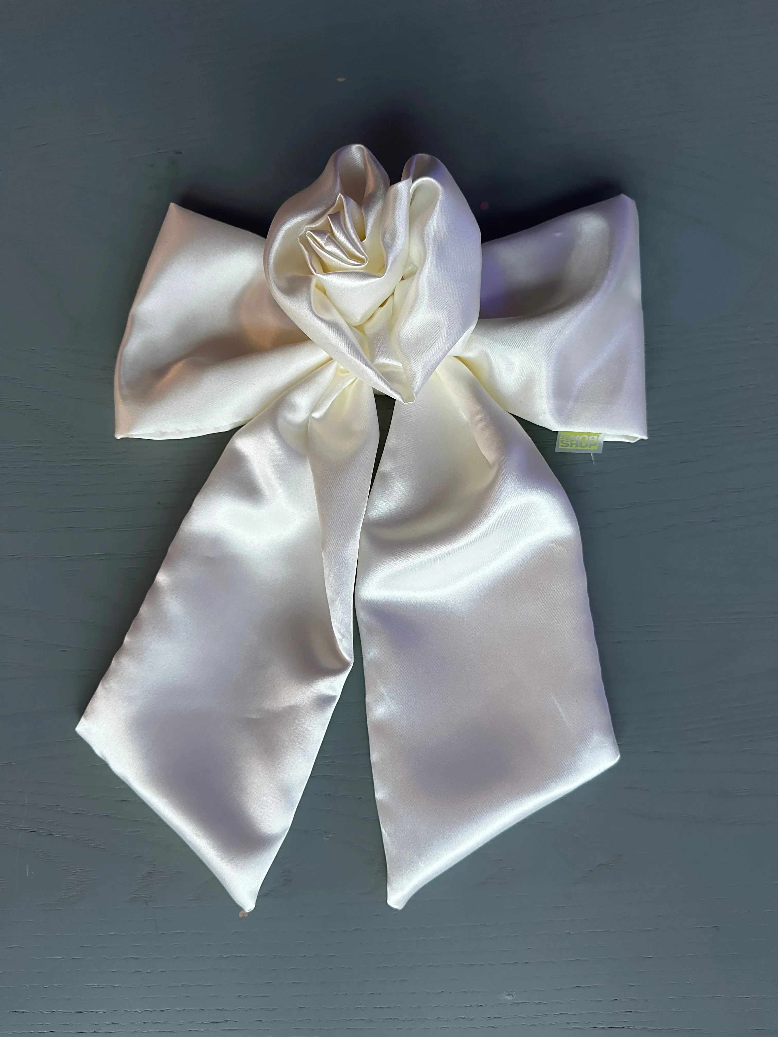 Rococo Bow French Clip sold by Room Shop product image thumbnail 4