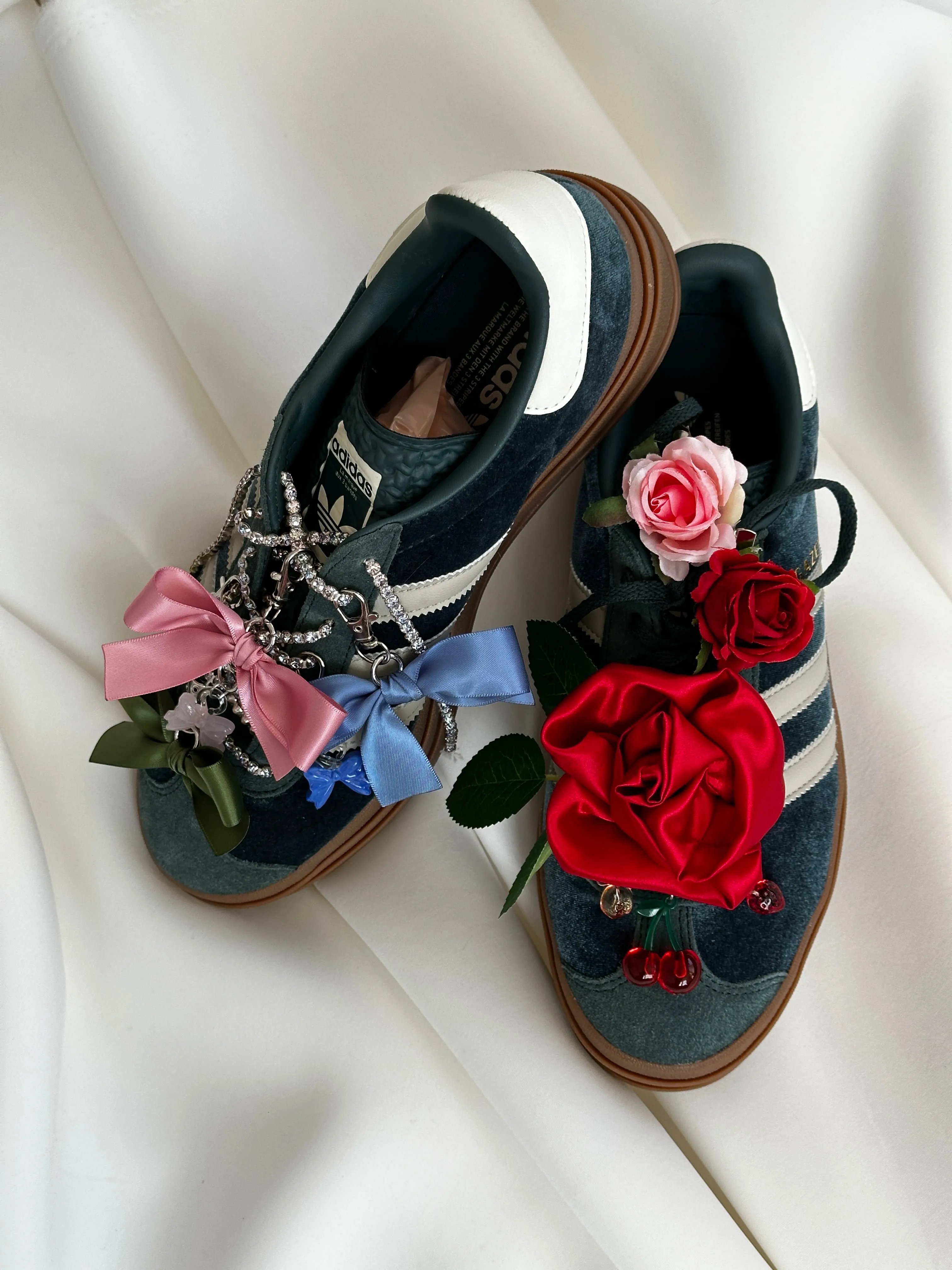 Eloise Rose Pin / Clip 2 Pack sold by Room Shop product image thumbnail 3