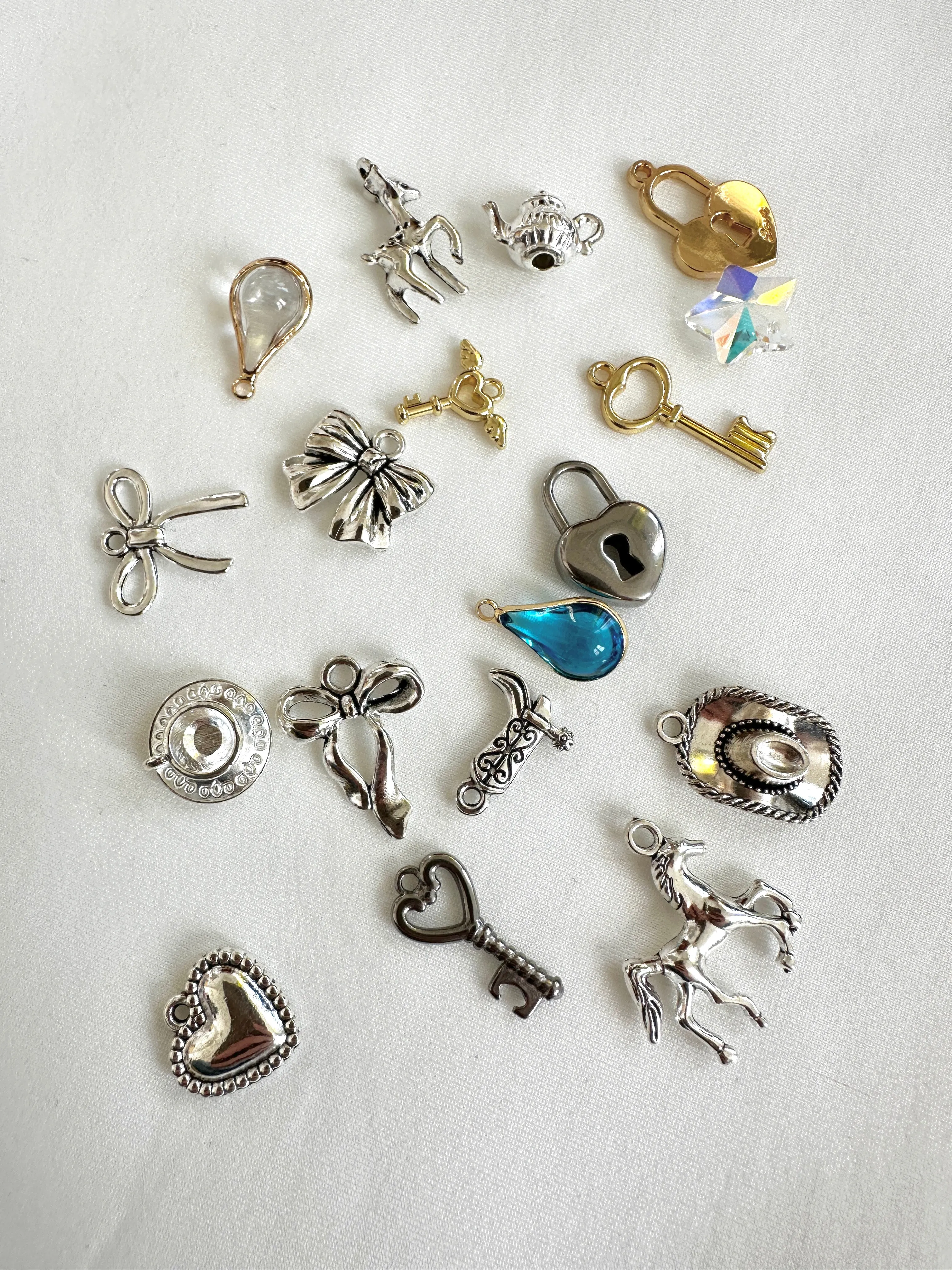 Charm Trio sold by Room Shop