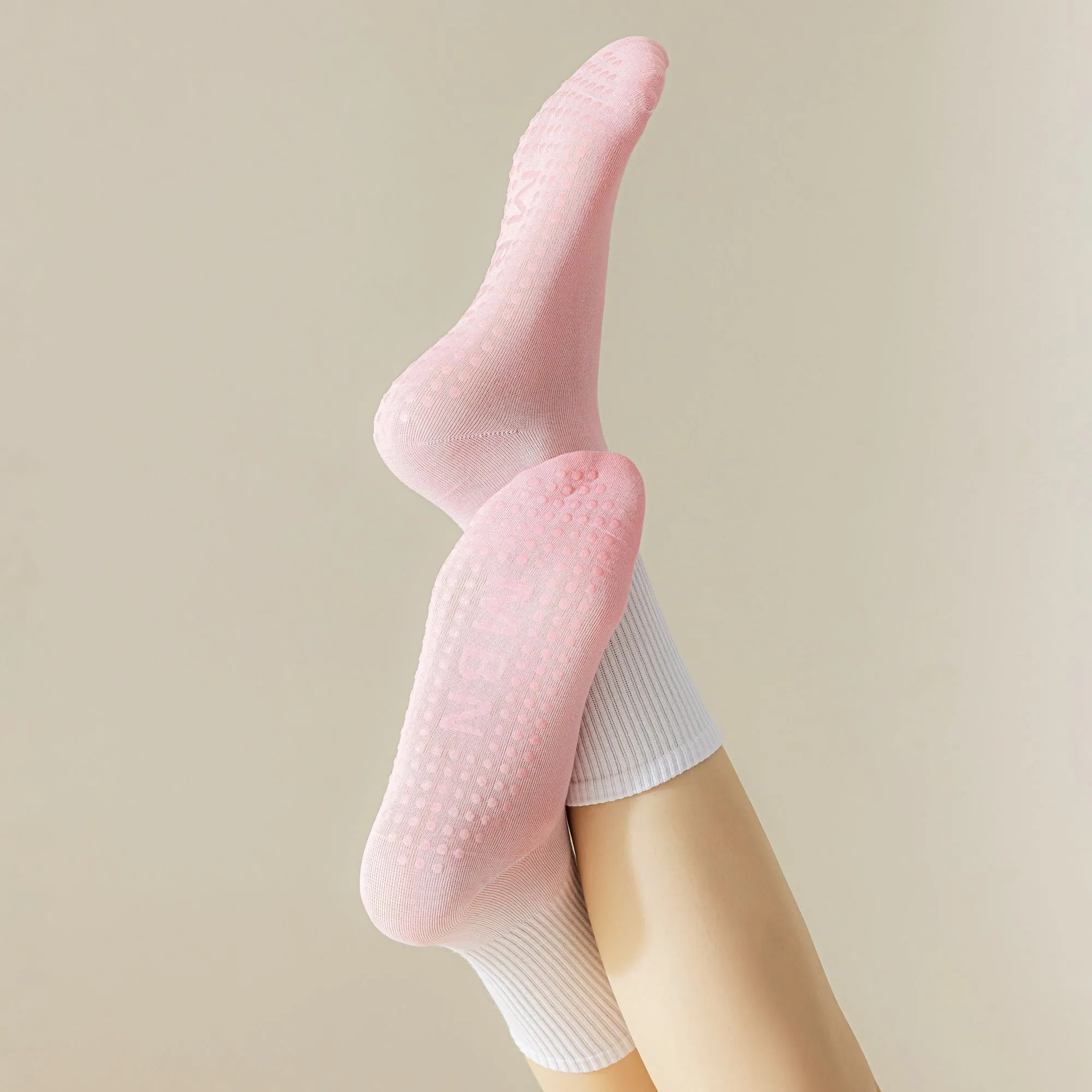 Anna-Kaci Women's Gradient Color Athletic Crew Socks Non Slip Silicone Cushioned Sole for Yoga Jogging 2 Pairs sold by Anna-Kaci product image thumbnail 3