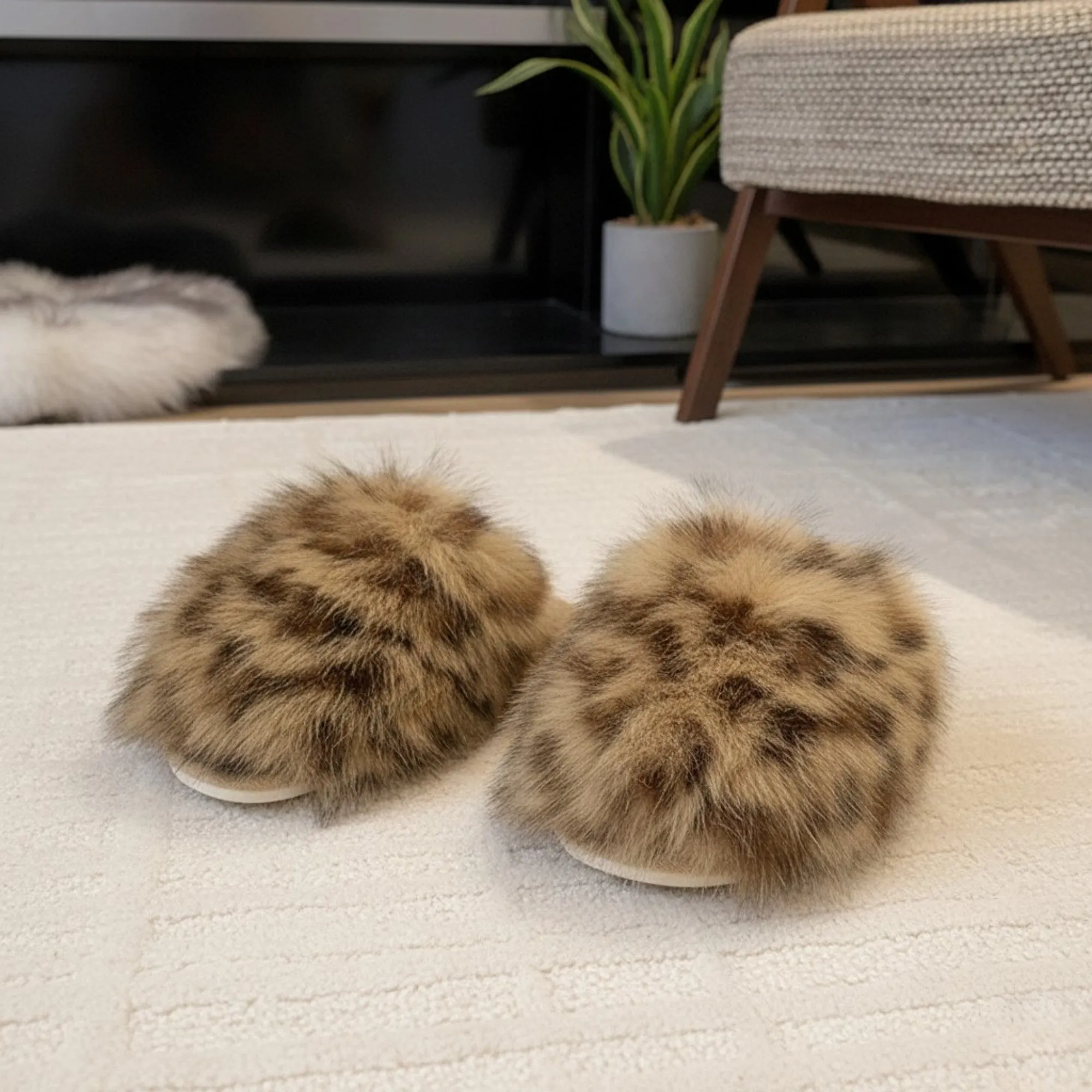 Anna-Kaci Lounge Women's Plush Leopard Print Faux Fur Mule Slippers with Cushioned Footbed sold by Anna-Kaci product image thumbnail 4