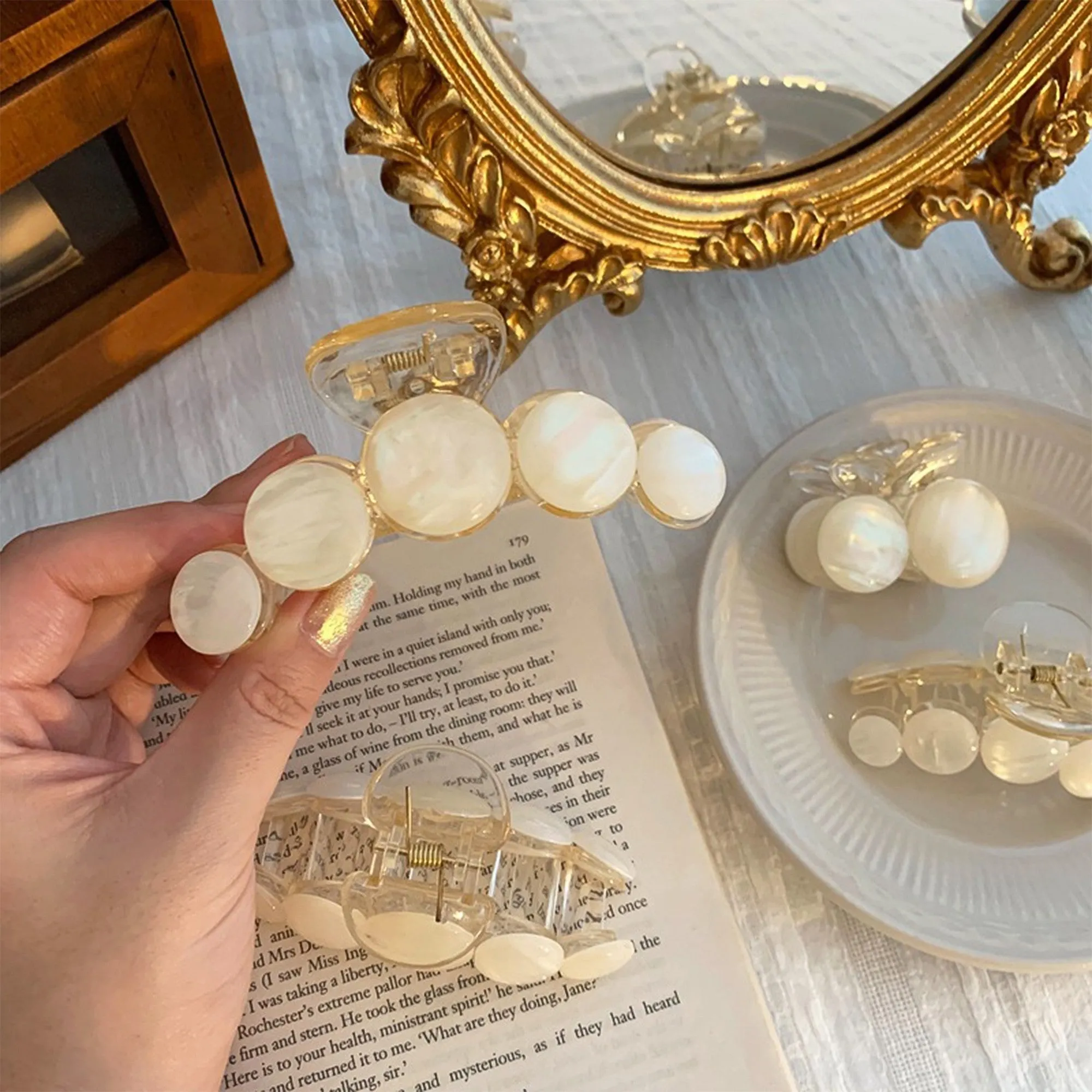 Anna-Kaci Rounded Disc Hair Claw Clip with Smooth Finish and Secure Spring Hold sold by Anna-Kaci product image thumbnail 4