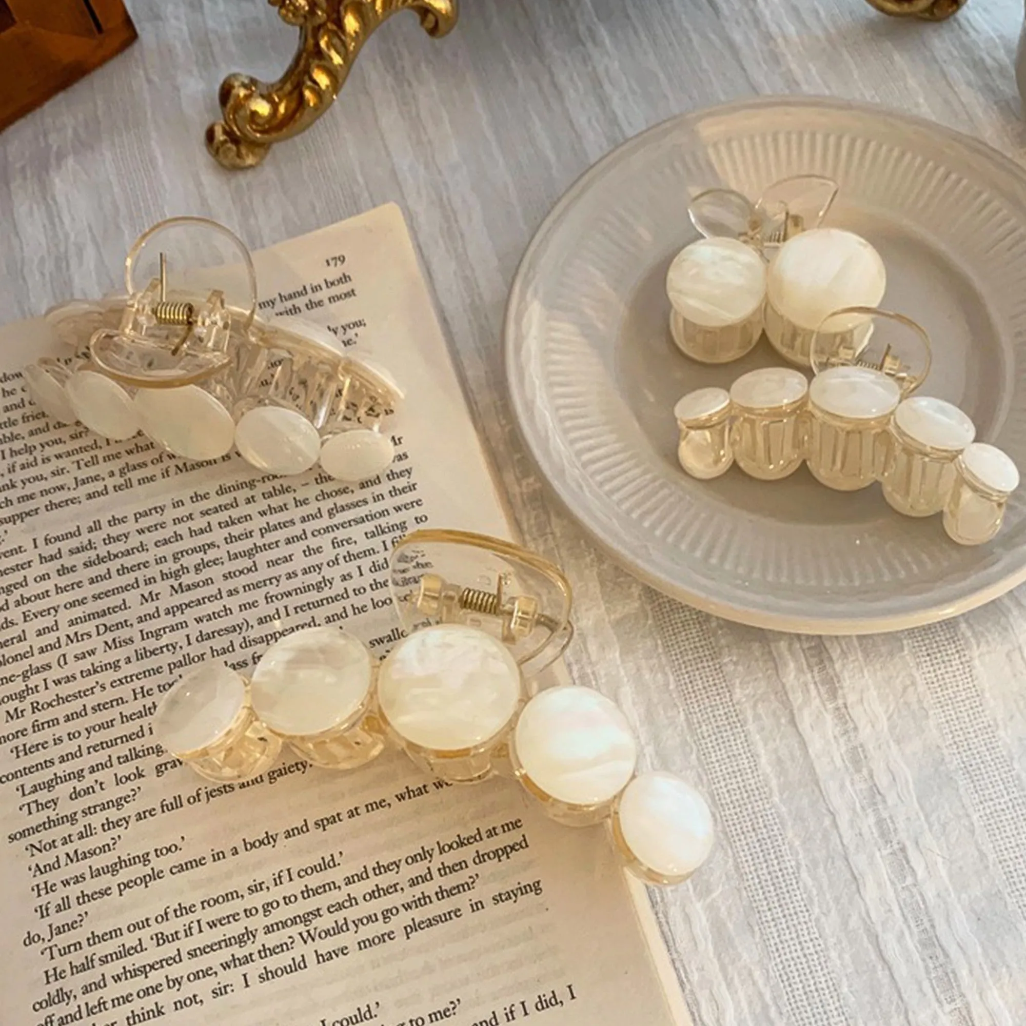 Anna-Kaci Rounded Disc Hair Claw Clip with Smooth Finish and Secure Spring Hold sold by Anna-Kaci product image thumbnail 3