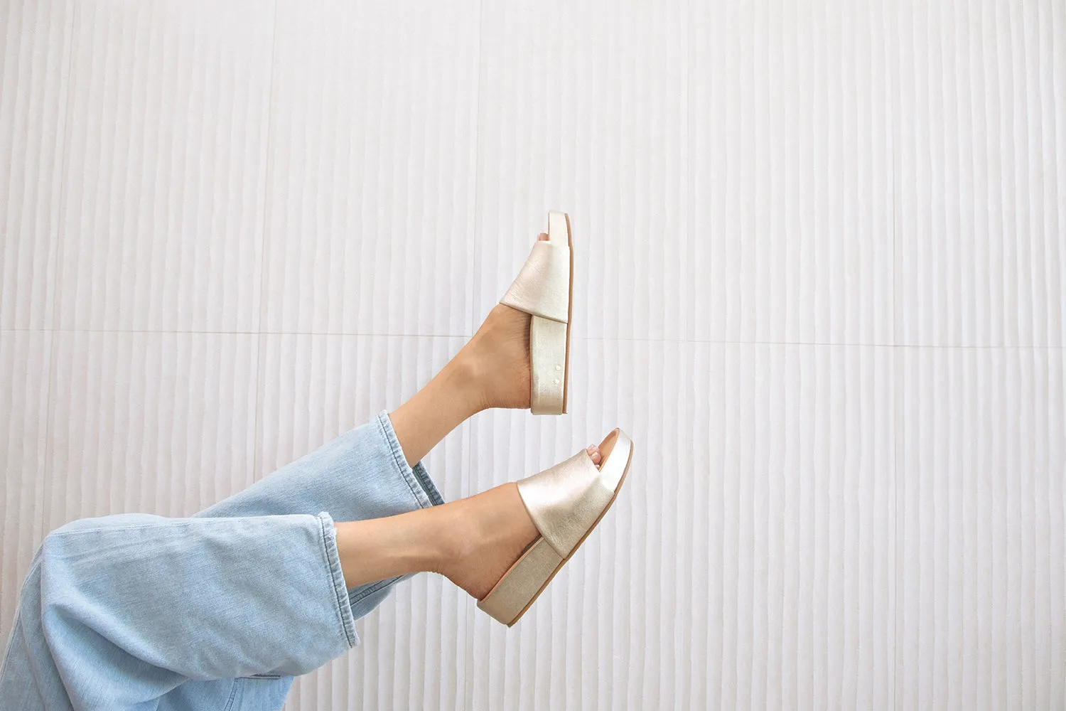 PELICAN - Platinum sold by beek product image thumbnail 2