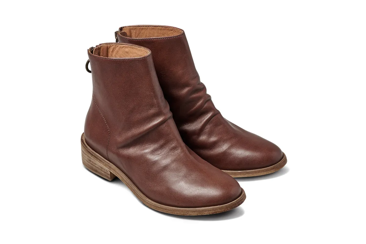 HAWK - Mahogany sold by beek