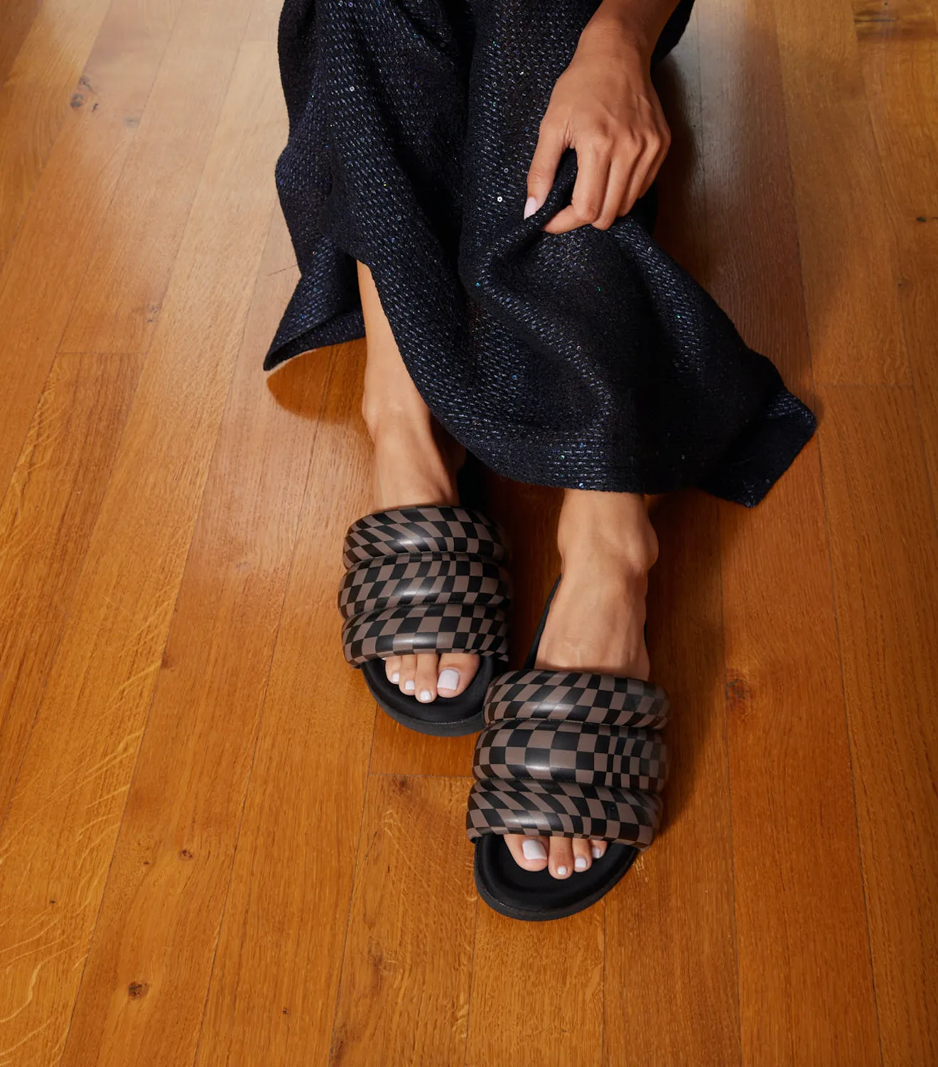 ROAM WAVY CHECK PUFFY BLACK & TAUPE VEGAN LEATHER sold by ROAM product image thumbnail 4