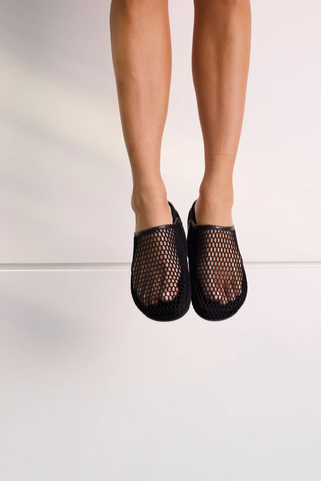 MESH CLOG BLACK sold by ROAM product image thumbnail 4