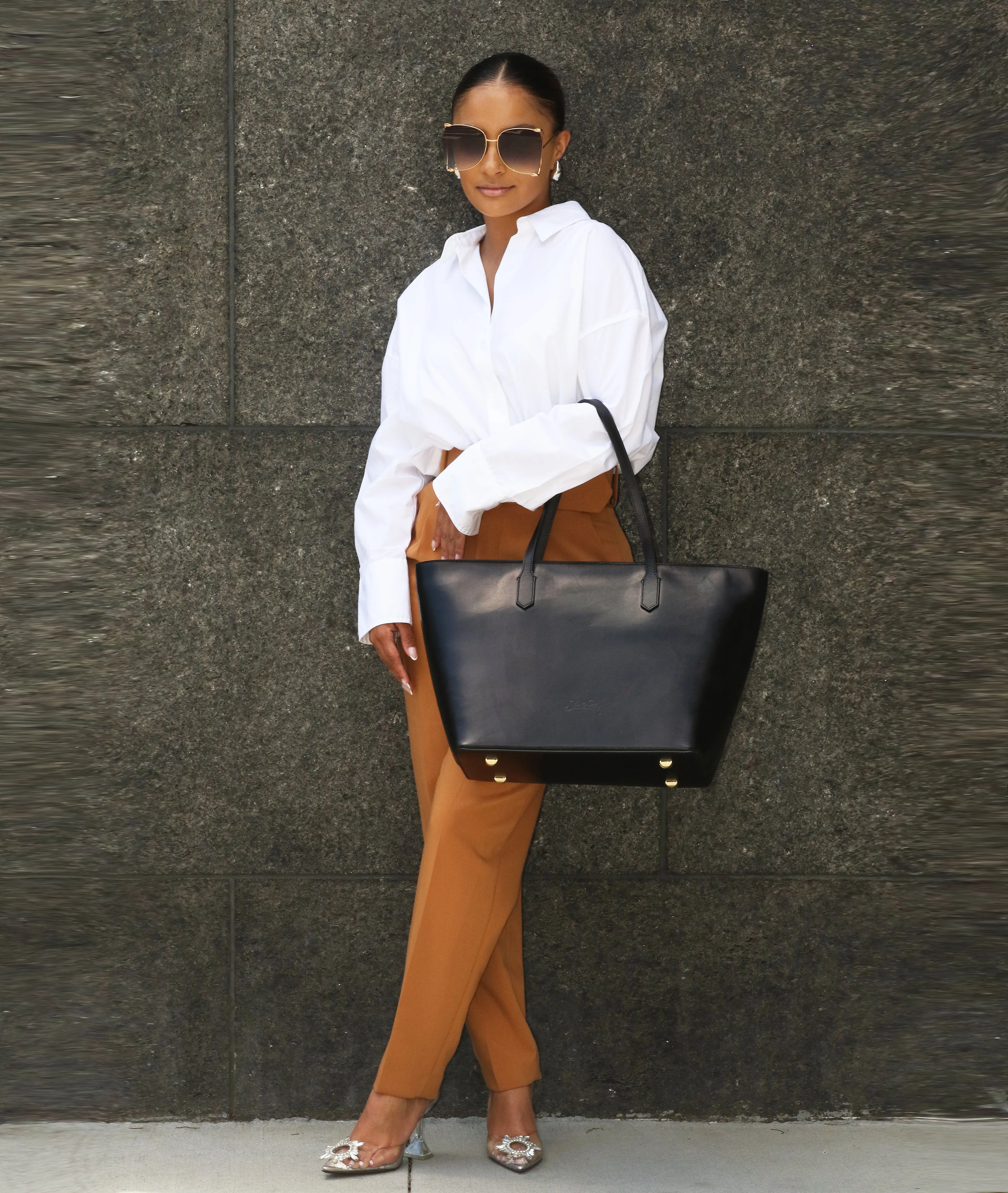 Manila All Purpose Large Carryall Leather Tote Bag in Black sold by Silver & Riley product image thumbnail 5