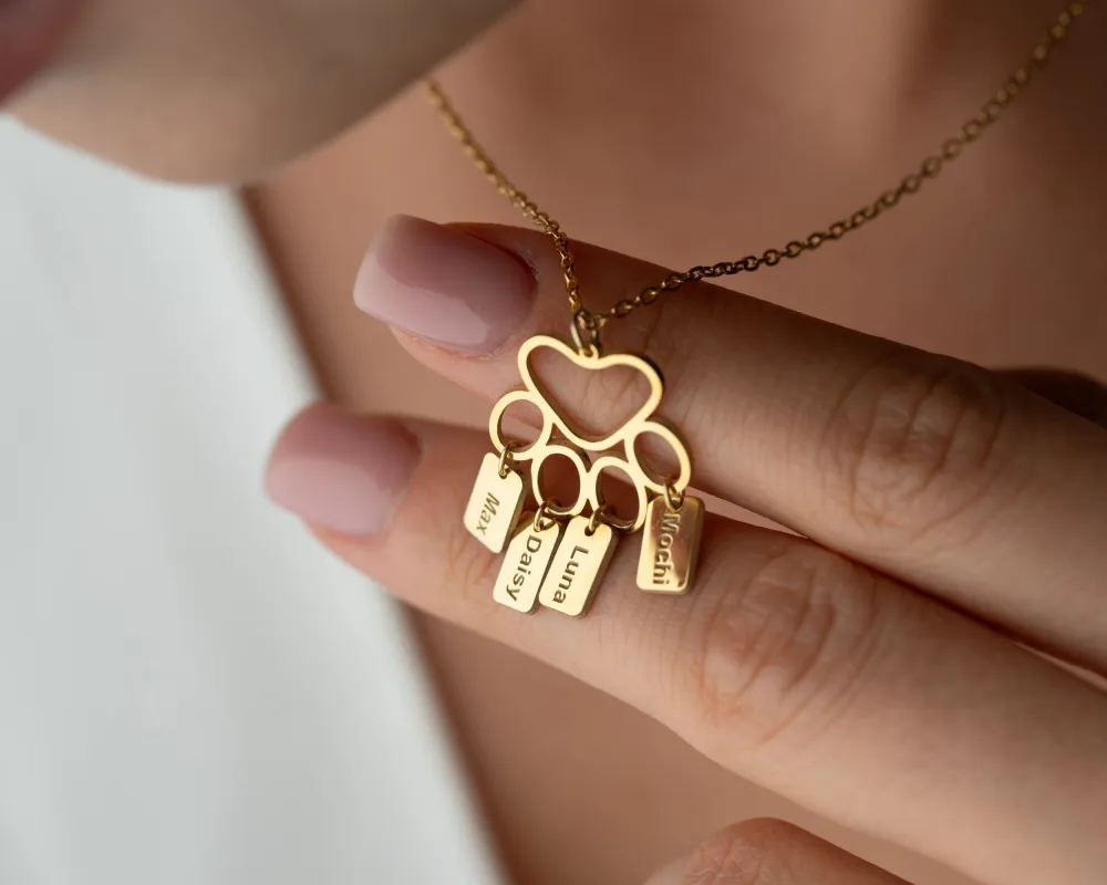 Custom Paw Print Necklace, Bar Necklace with Paw Pendant made by Belkymood