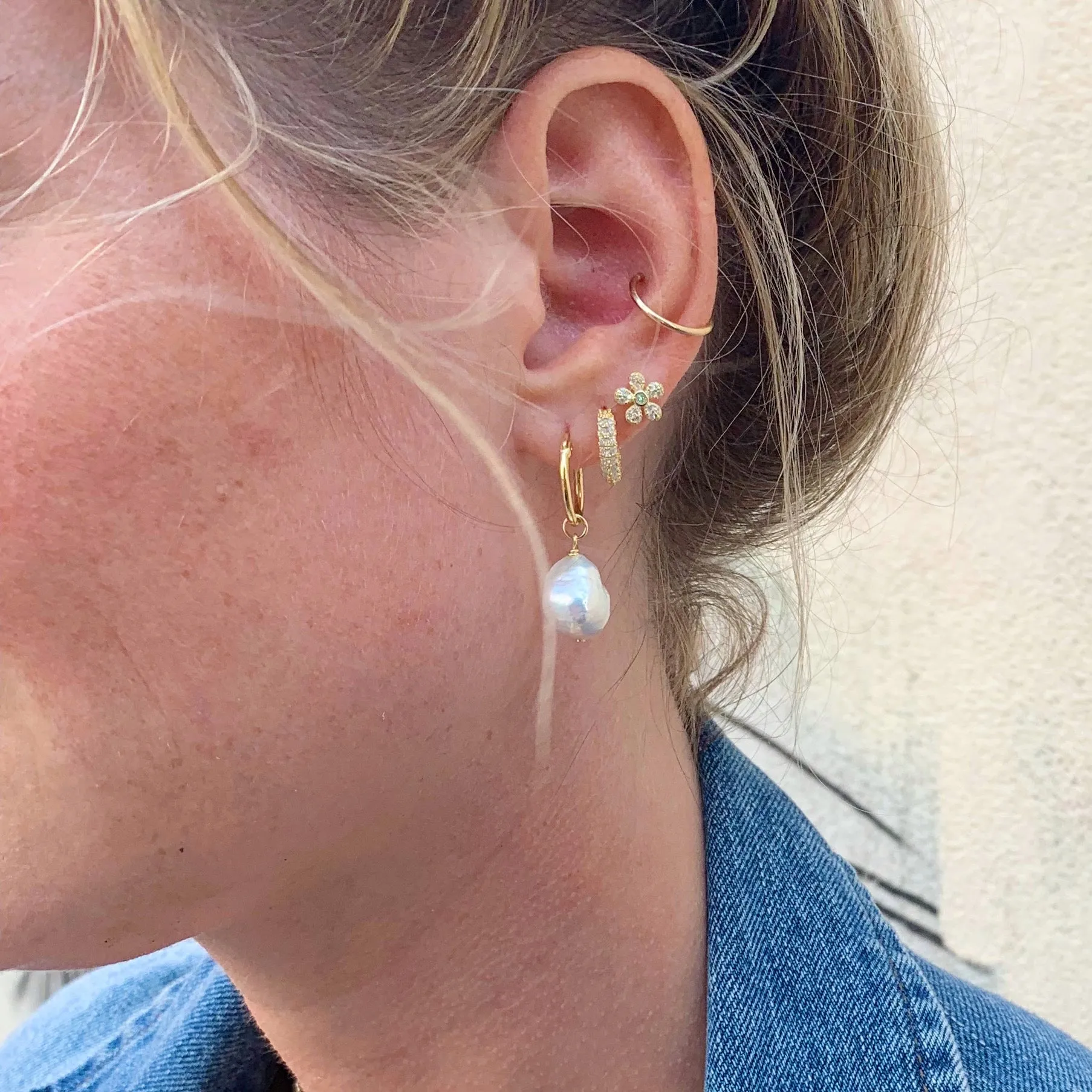 KAIA HOOP EARRINGS GOLD PEARL sold by FYB JEWELRY product image thumbnail 3