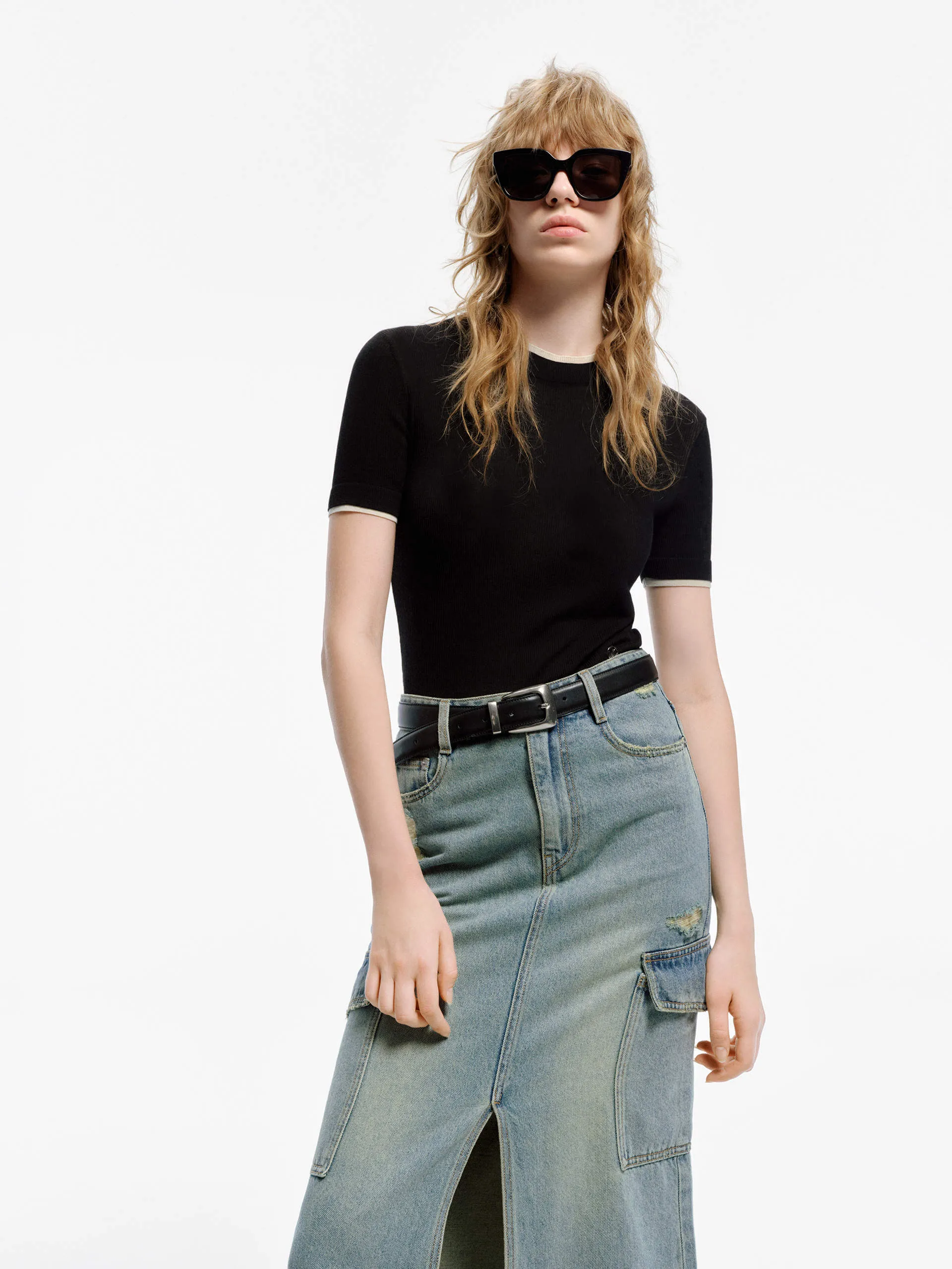 Contrast Trim Fitted T-shirt sold by Mo&Co