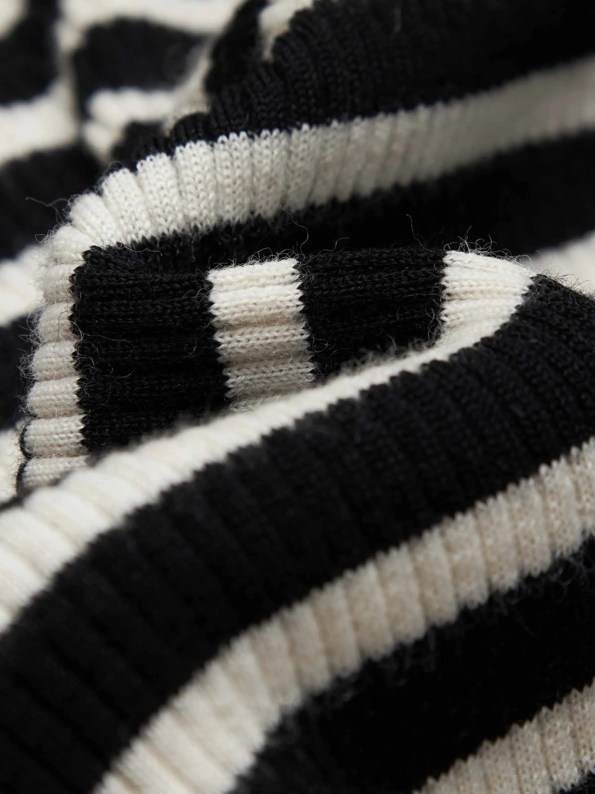 Contrast Detail V-neck Cardigan sold by Mo&Co product image thumbnail 4