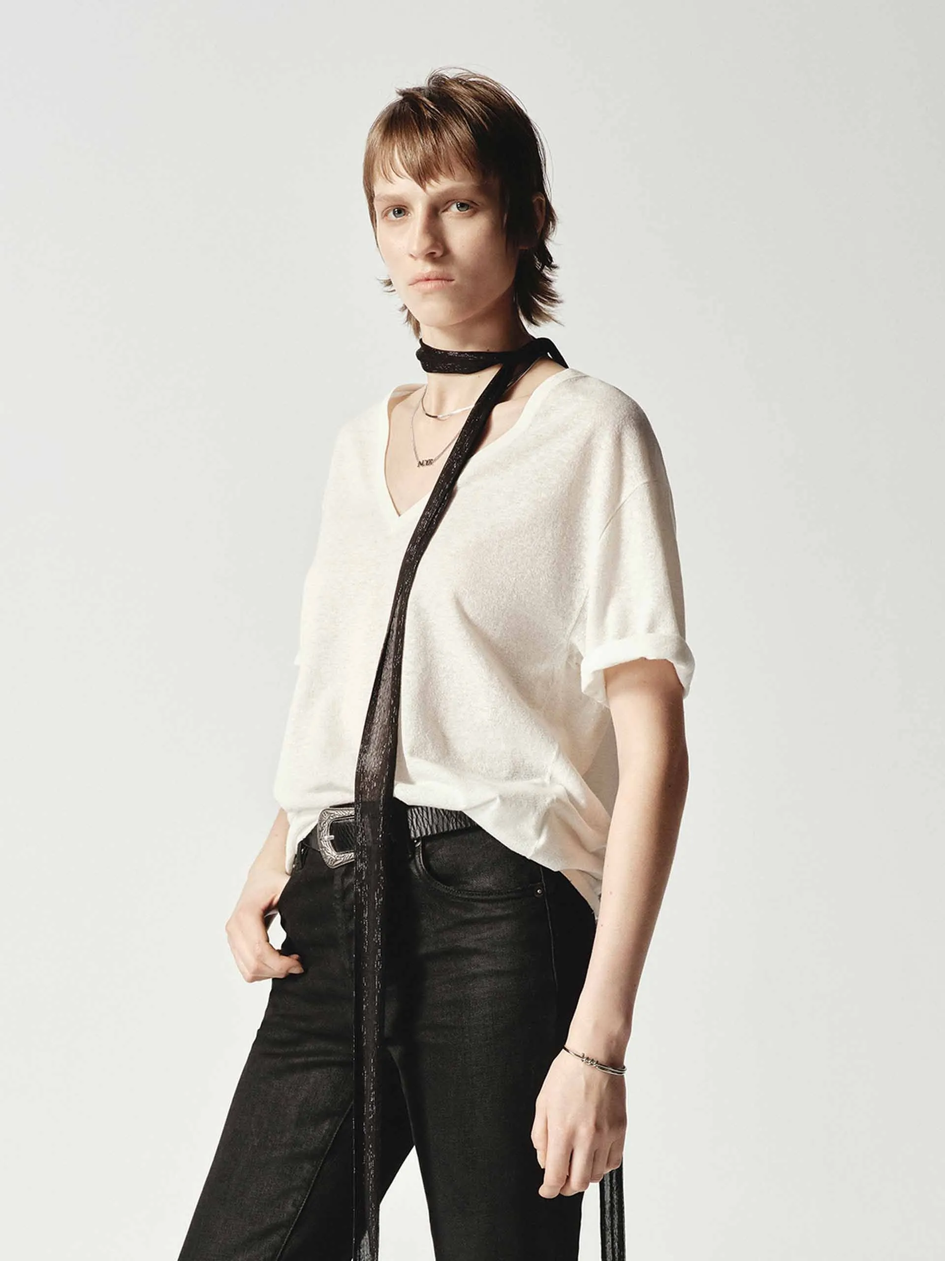 Lightweight V-neck Top sold by Mo&Co product image thumbnail 3