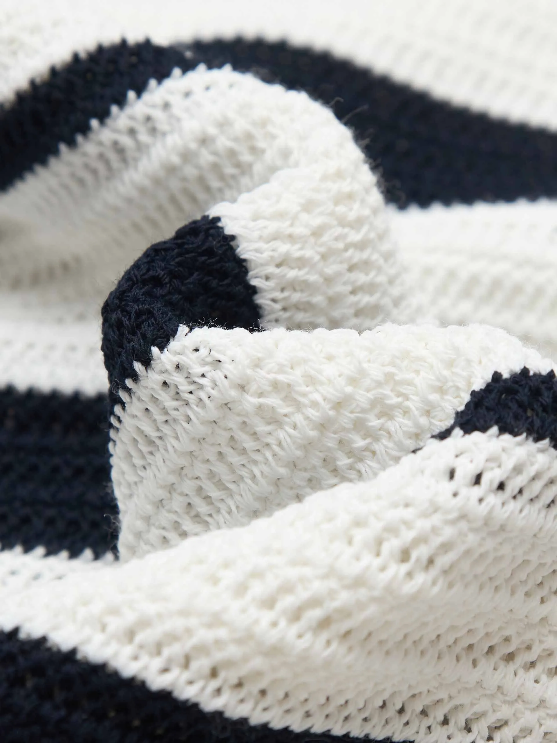 Round Neck Sleeveless Knit Top sold by Mo&Co product image thumbnail 4