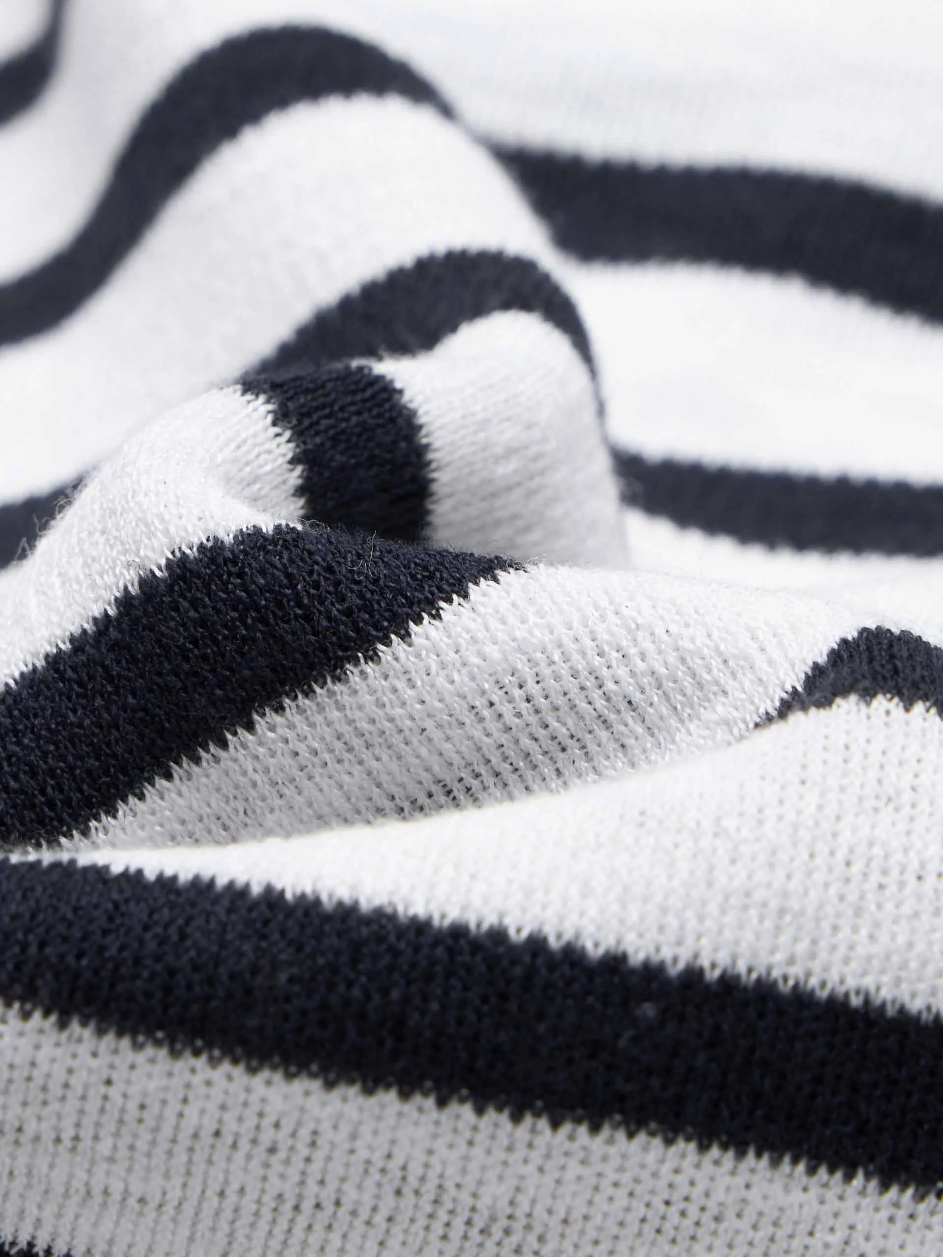 V-neck Sleeveless Dress sold by Mo&Co product image thumbnail 4