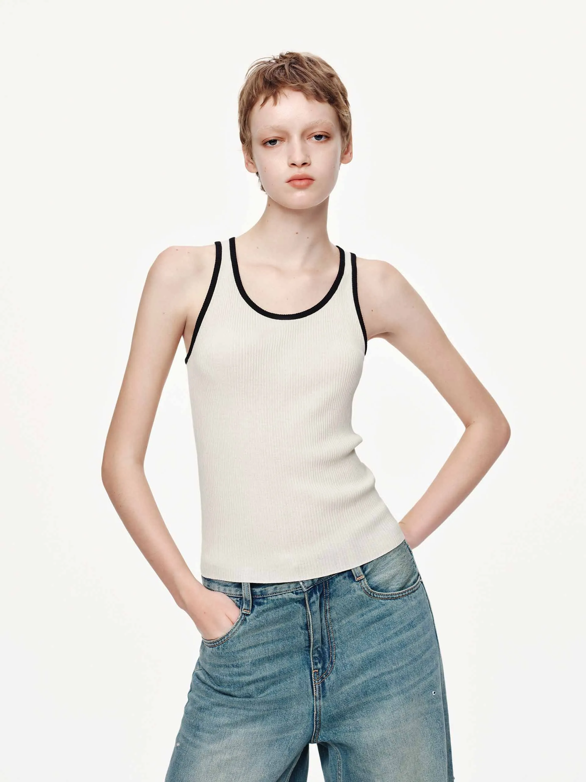U-neck Contrast Tank sold by Mo&Co
