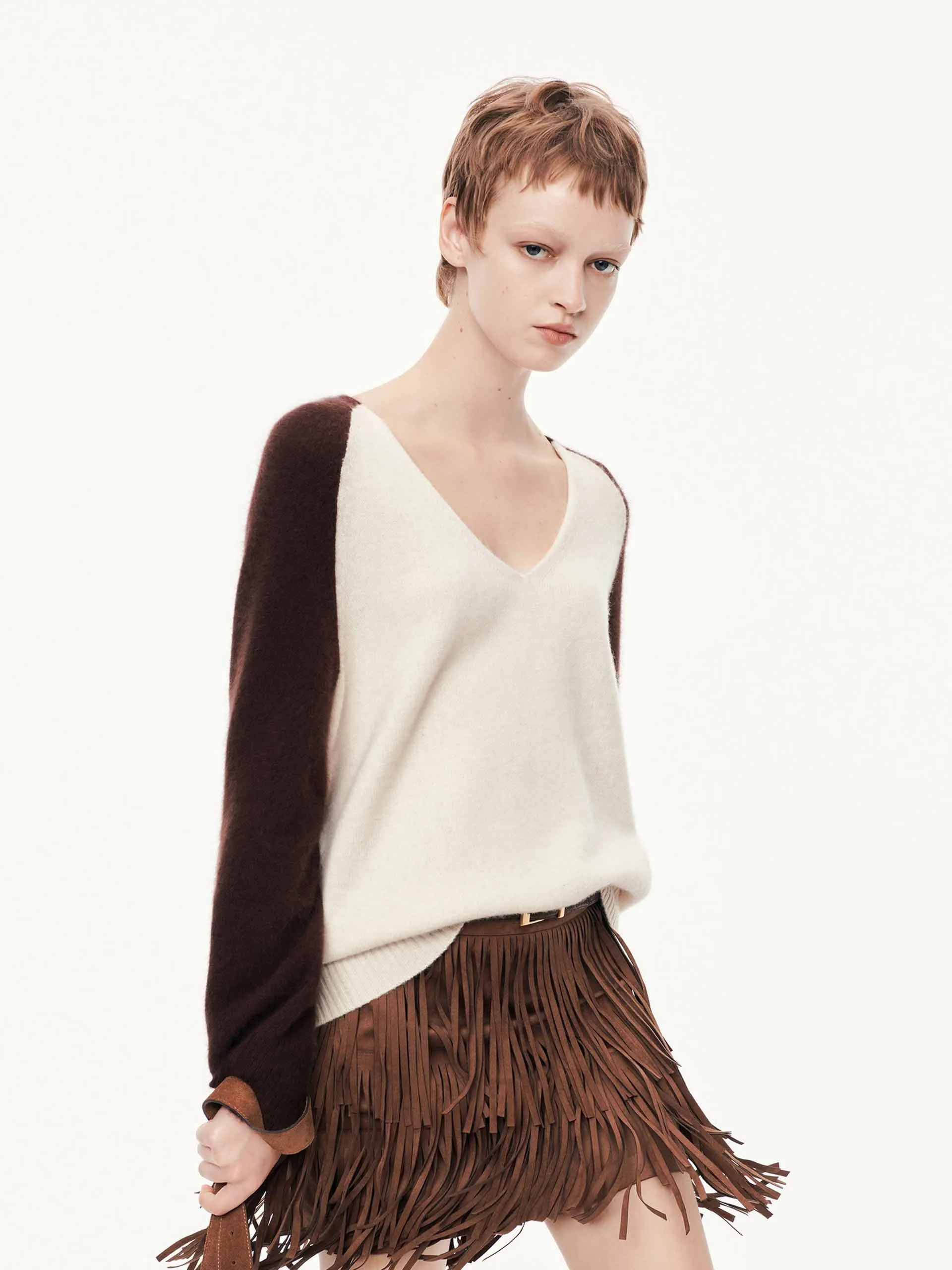 V-neck Contrast Sweater sold by Mo&Co product image thumbnail 3