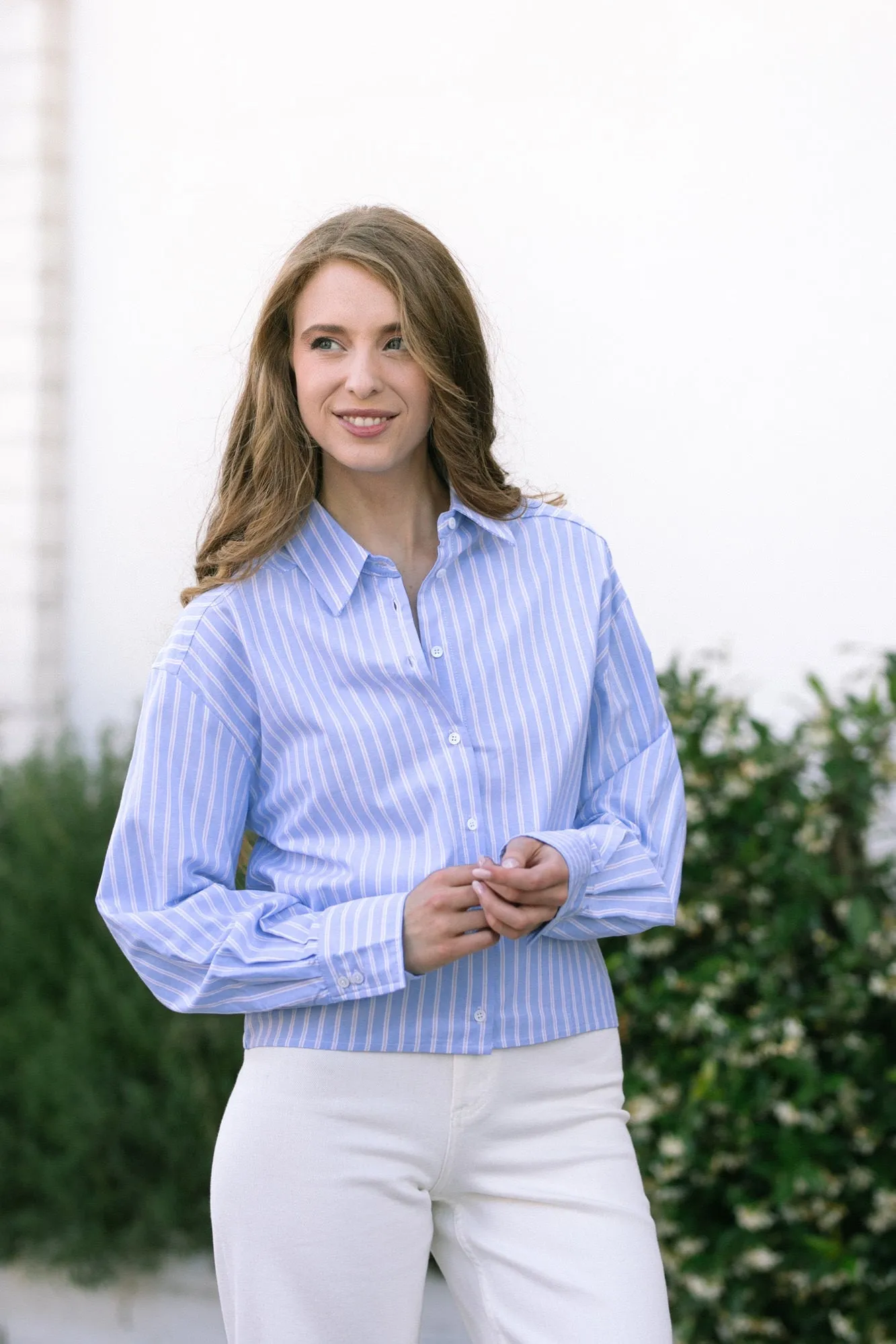 Roccio Cropped Buttoned Shirt sold by Morning Lavender product image thumbnail 4