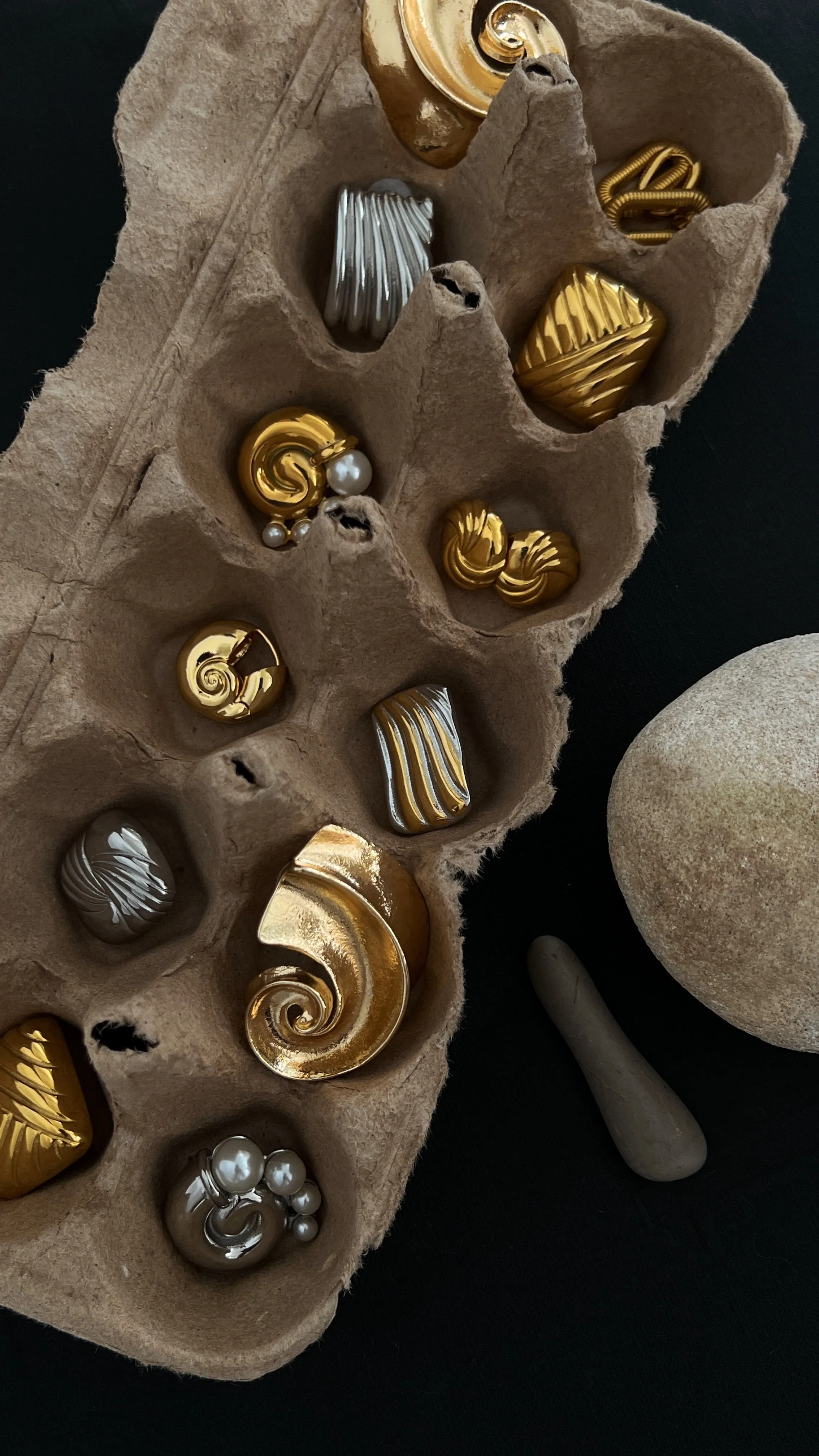 Red Gold Vintage Square Earrings sold by Banks Jewelry product image thumbnail 3