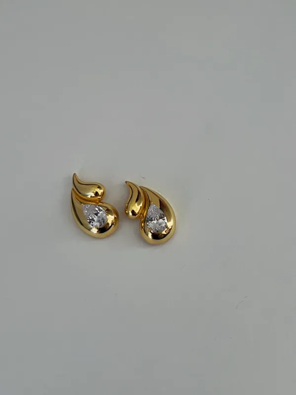 Vintage Statment Pearl Earrings -24k Gold made by Banks Jewelry