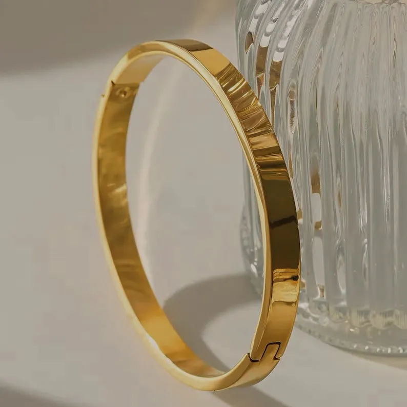 Sharp Edge Bangle -24K Gold sold by Banks Jewelry product image thumbnail 3