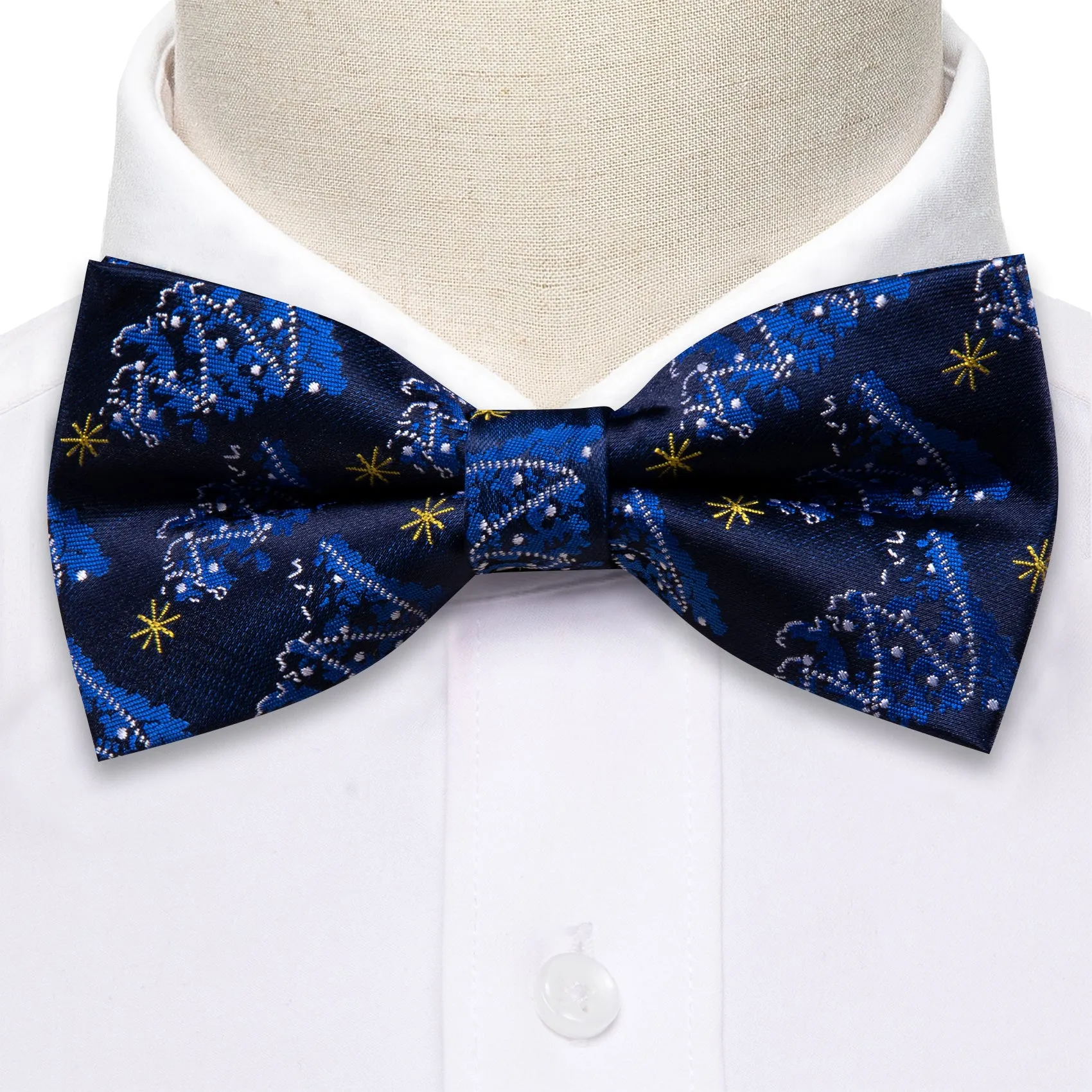 Barry Wang Christmas Blue White Xmas Tree Pre Tied Bow Tie Hanky Cufflinks Set sold by Barrywang product image thumbnail 3