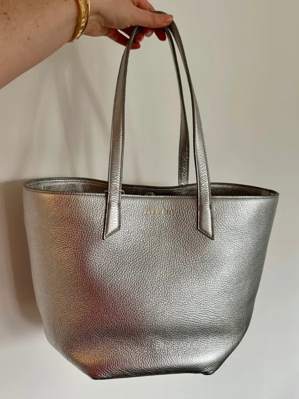 The Expert Carryall Tote - Defective sold by BEE AND KIN
